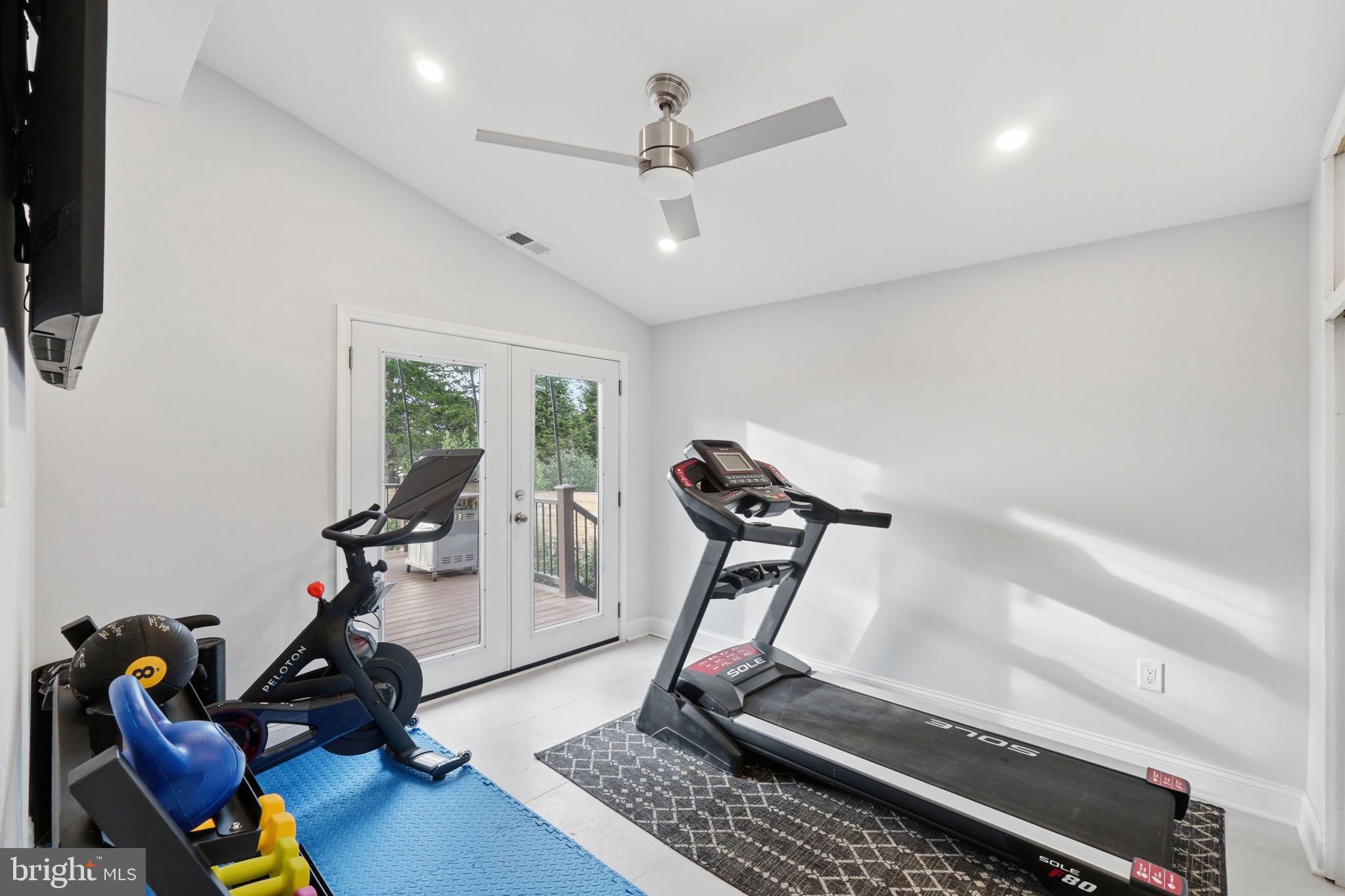 HAMMOND WOODS - Residential