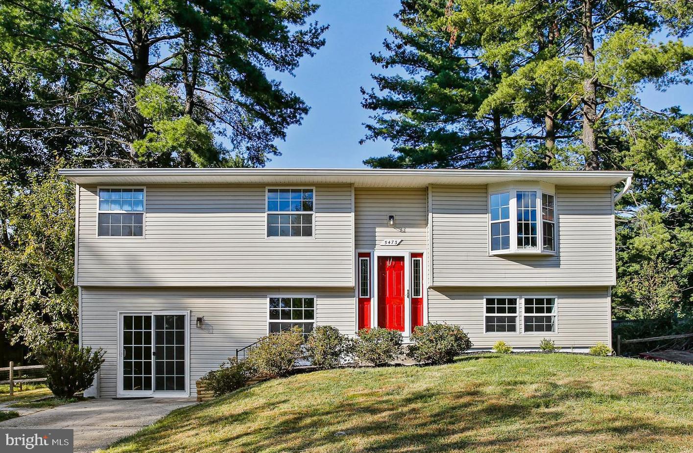 Spectacular 5-Bedroom, 3-Bathroom Home in the Highly Sought-After Howard High School District!
Welcome to this beautifully updated single-family home offering the perfect blend of comfort, style, and functionality. Step inside to a bright and spacious Living and Dining Room with soaring vaulted ceilings and exposed beams—an impressive space ideal for both formal entertaining and casual gatherings.
The modern kitchen is a chef’s delight, featuring granite countertops, stainless steel appliances, and a sleek stainless-steel sink.
With 5 bedrooms and 3 full bathrooms, this home boasts thoughtful updates throughout, including refreshed flooring, renovated bathrooms, and stylish kitchen finishes. The primary suite is a serene retreat, complete with ample closet space and a tastefully updated ensuite bathroom.
Two additional bedrooms and a full hall bath complete the upper level. Downstairs, relax in the expansive lower-level family room with a sliding glass door that opens to the large backyard—perfect for indoor/outdoor living. This level also includes two more bedrooms and a full bathroom, ideal for guests, in-laws, or a home office.
A large bonus room on the lower level offers endless flexibility—use it as a bedroom, gym, playroom, media room, or additional living space.
Step outside to a spacious patio, perfect for hosting outdoor gatherings, and enjoy the fully fenced backyard complete with a bonus storage shed. An extended driveway provides ample off-street parking.
Located in the heart of Columbia, you'll love the easy access to The Mall in Columbia, the exciting new Merriweather District, top-tier dining, shopping, entertainment, public parks, and miles of scenic walking and biking trails. Commuters will appreciate proximity to I-95, Route 29, Route 32, Route 100, I-70, BWI Airport, commuter lots, and the MARC Train.
This move-in ready gem combines space, location, and modern updates—schedule your showing today before it’s gone!