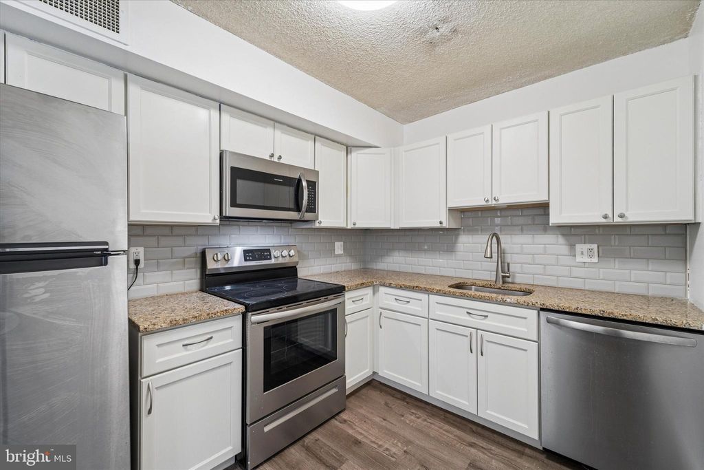 Photo of 666 W Germantown Pike #1216, PLYMOUTH MEETING, PA 19462 (MLS # PAMC2166090)