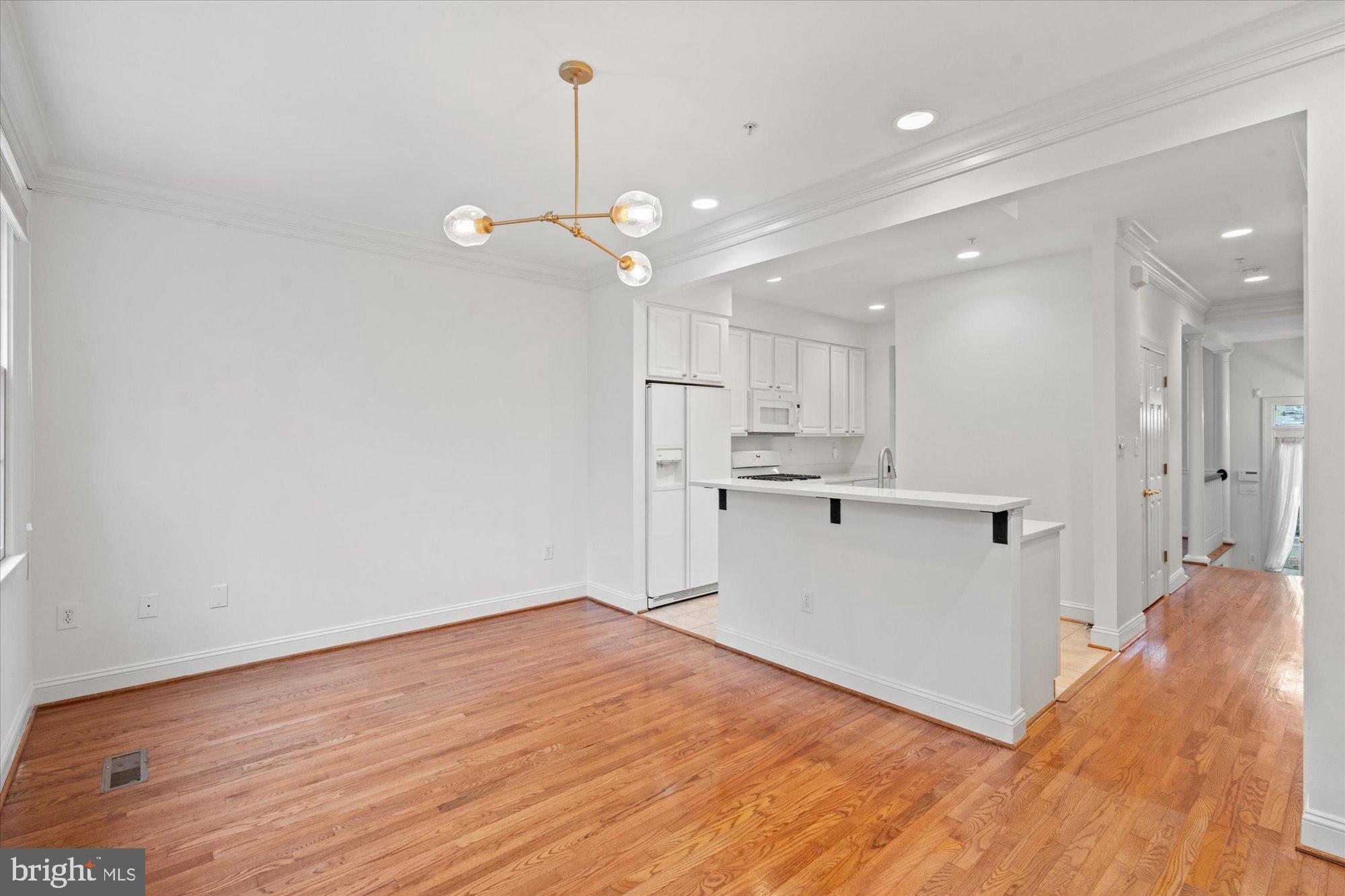 COURTHOUSE TRIANGLE - Residential Lease