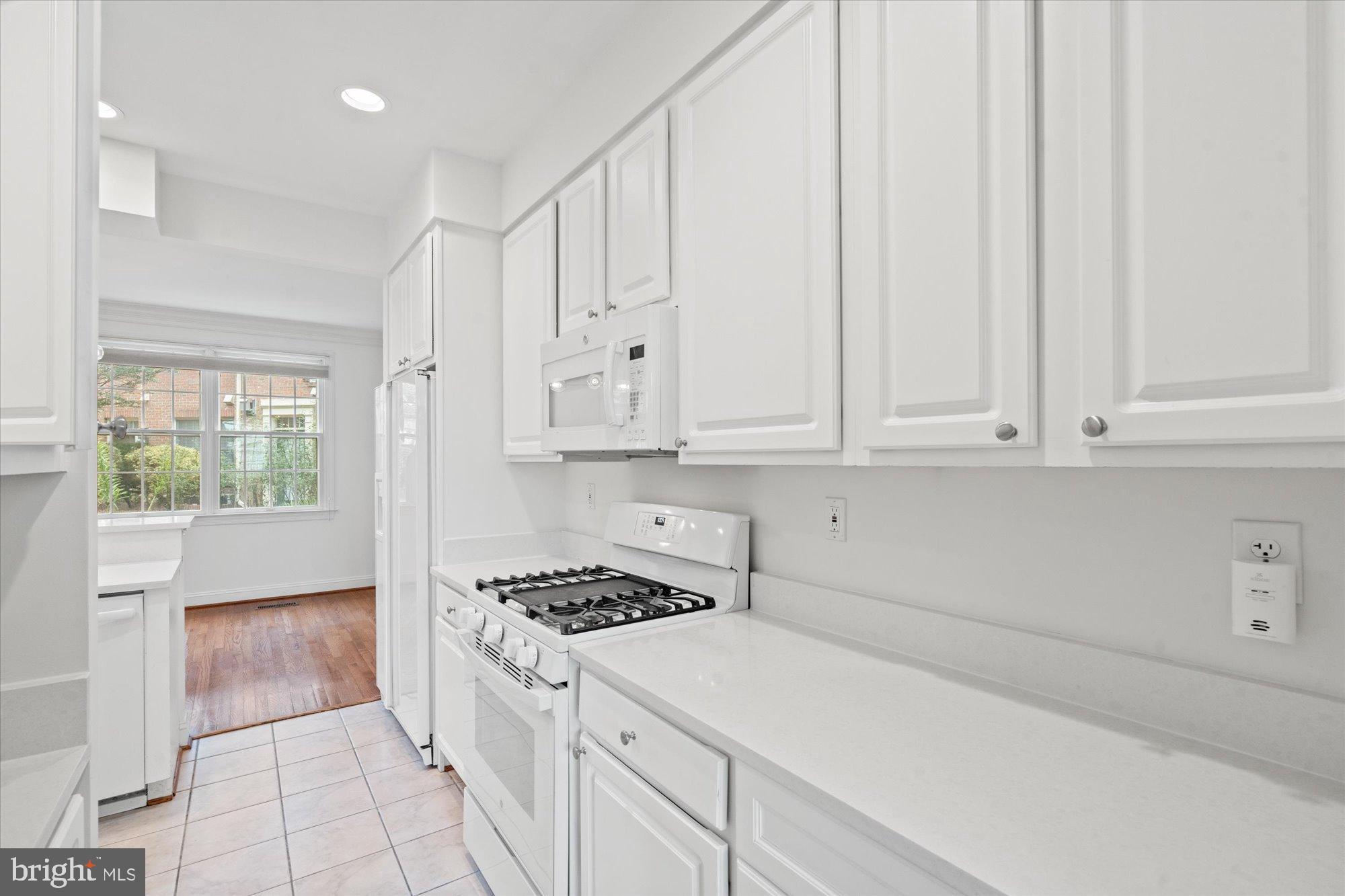 COURTHOUSE TRIANGLE - Residential Lease