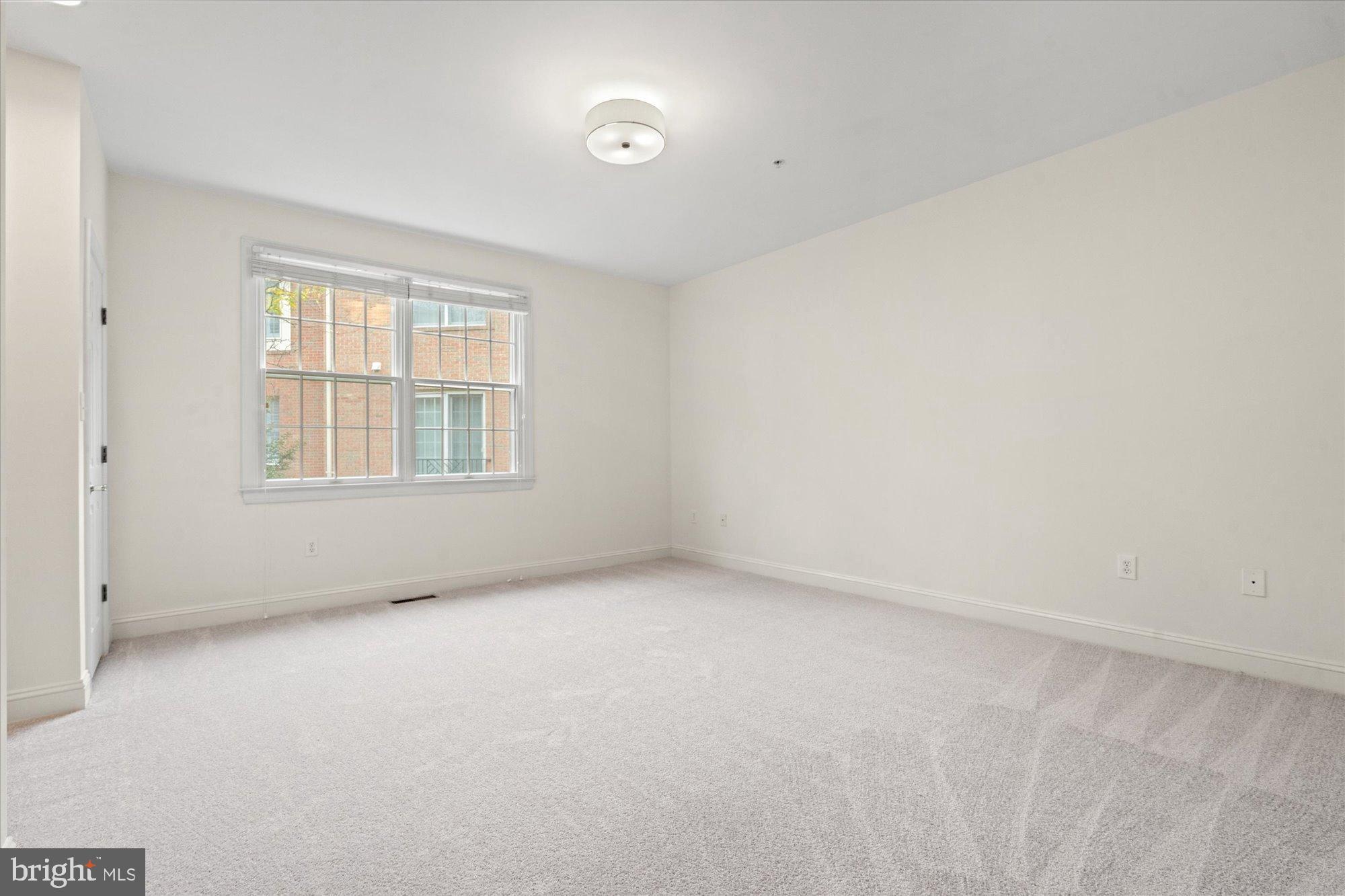 COURTHOUSE TRIANGLE - Residential Lease