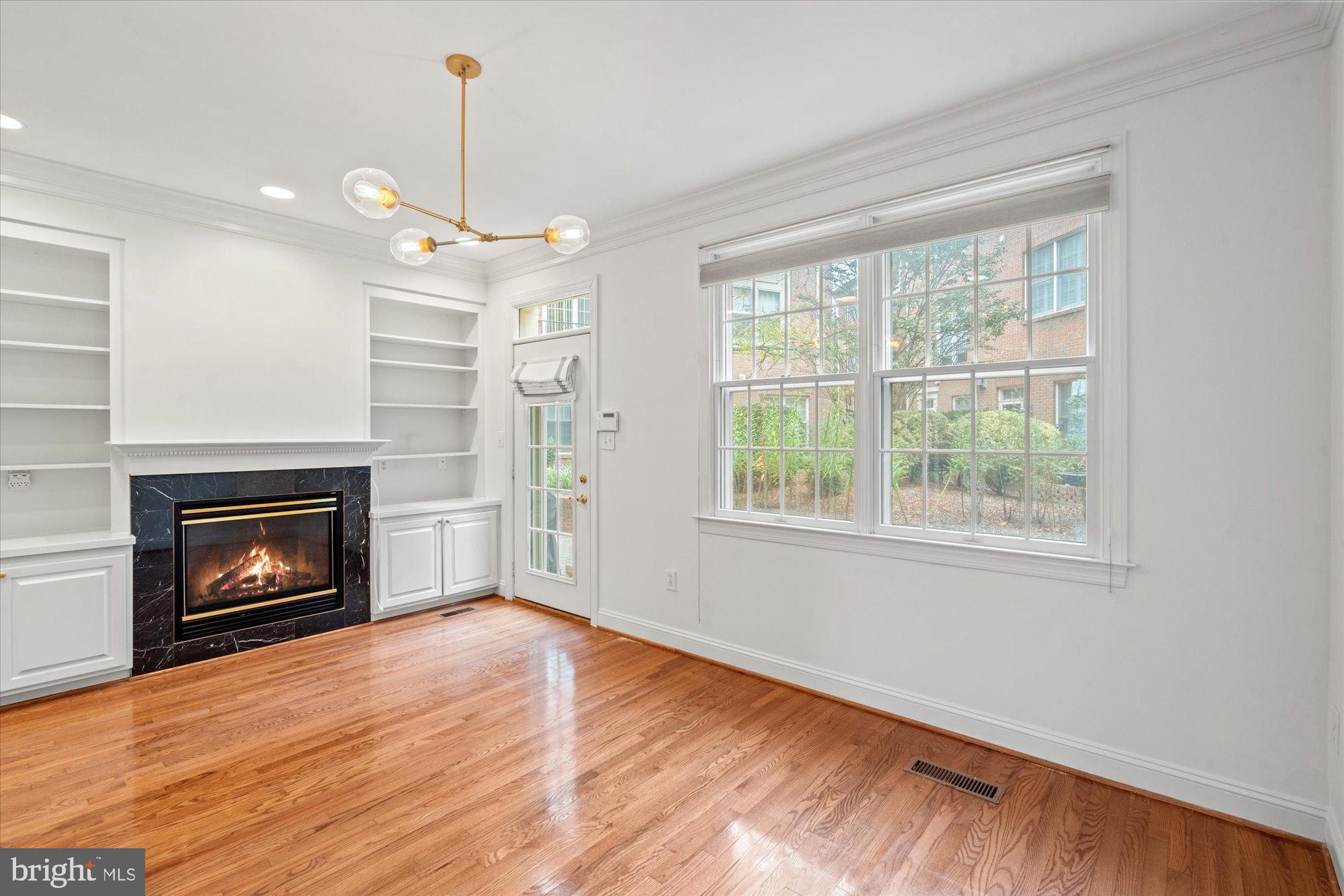 COURTHOUSE TRIANGLE - Residential Lease