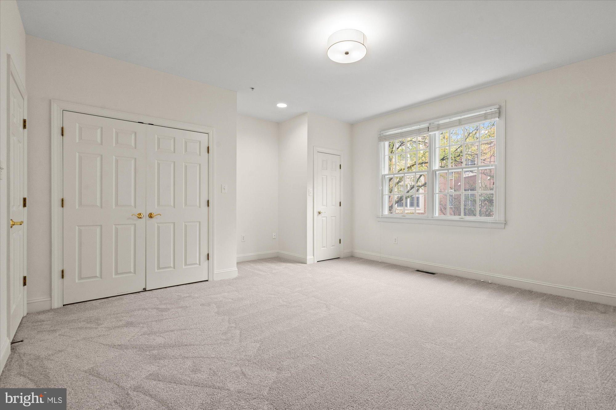 COURTHOUSE TRIANGLE - Residential Lease