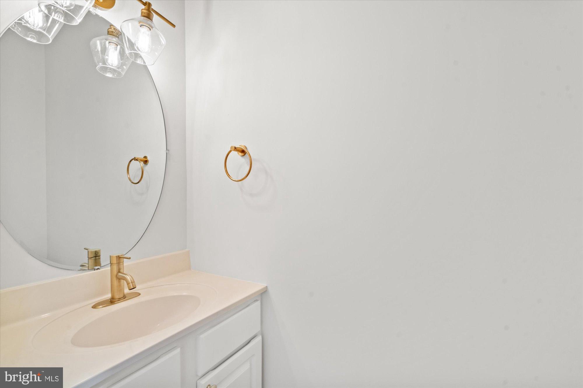 COURTHOUSE TRIANGLE - Residential Lease