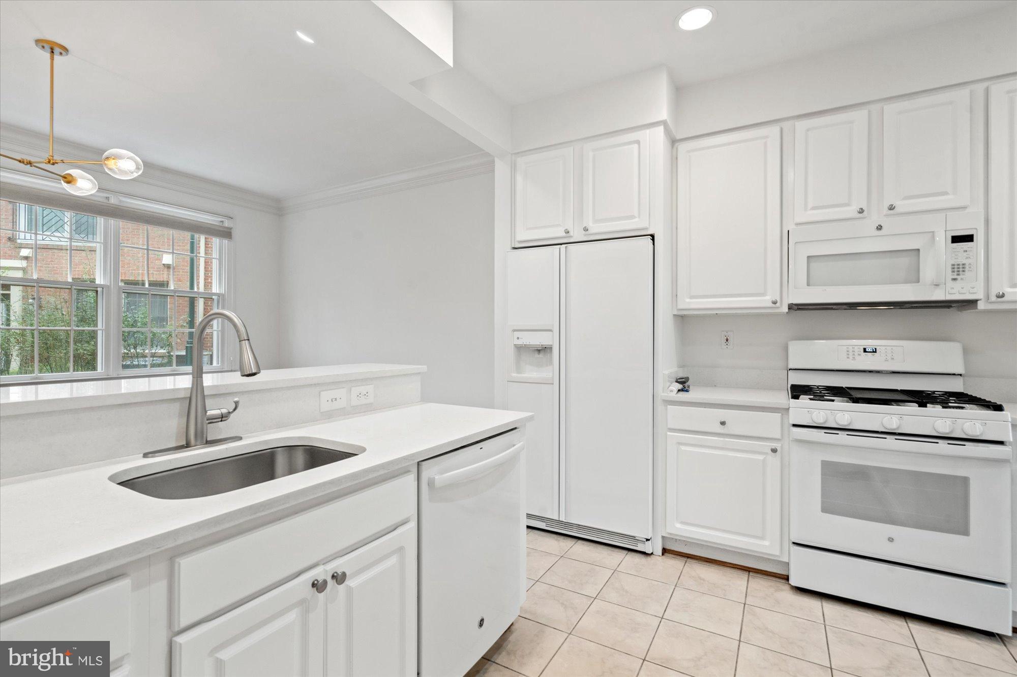 COURTHOUSE TRIANGLE - Residential Lease