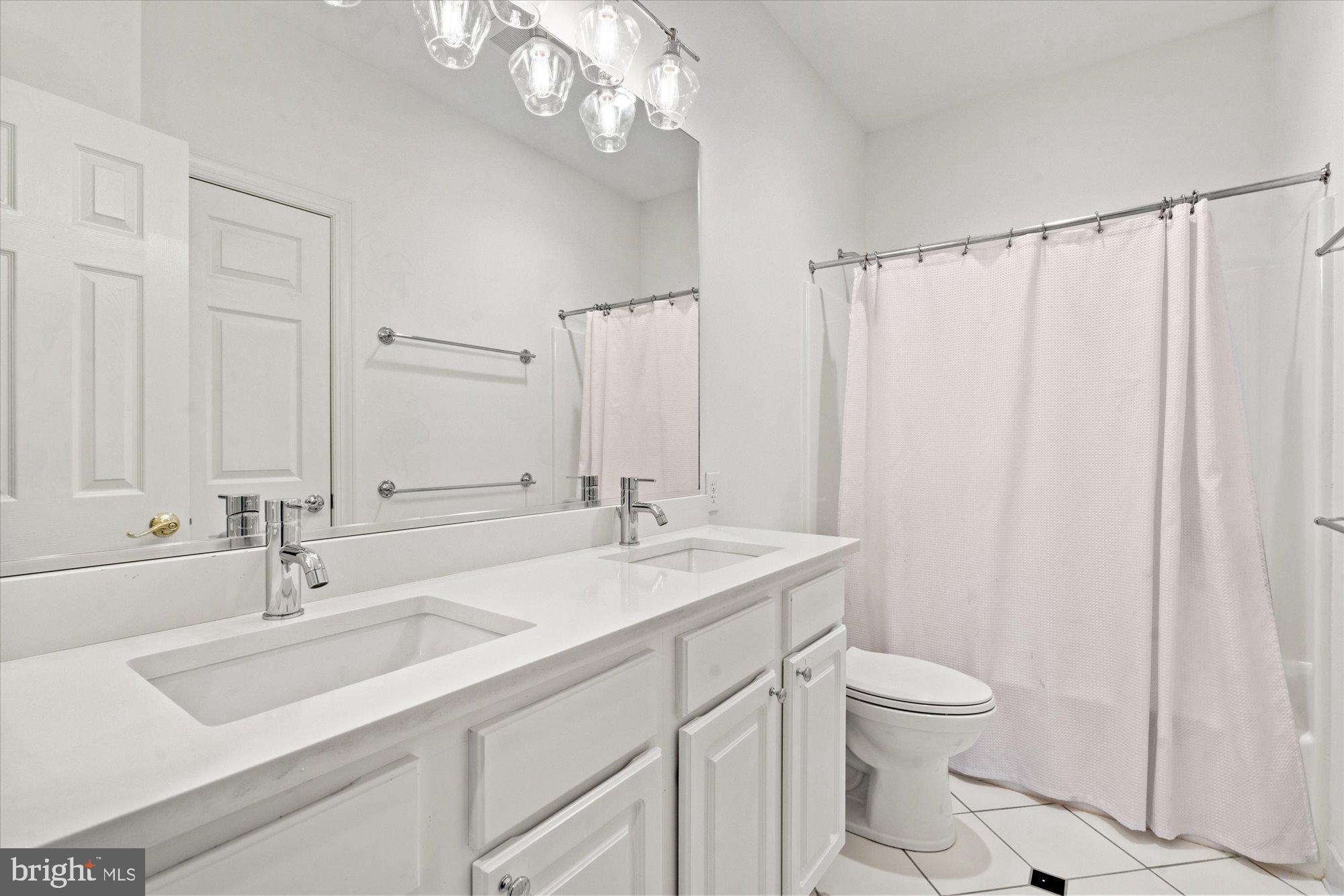 COURTHOUSE TRIANGLE - Residential Lease