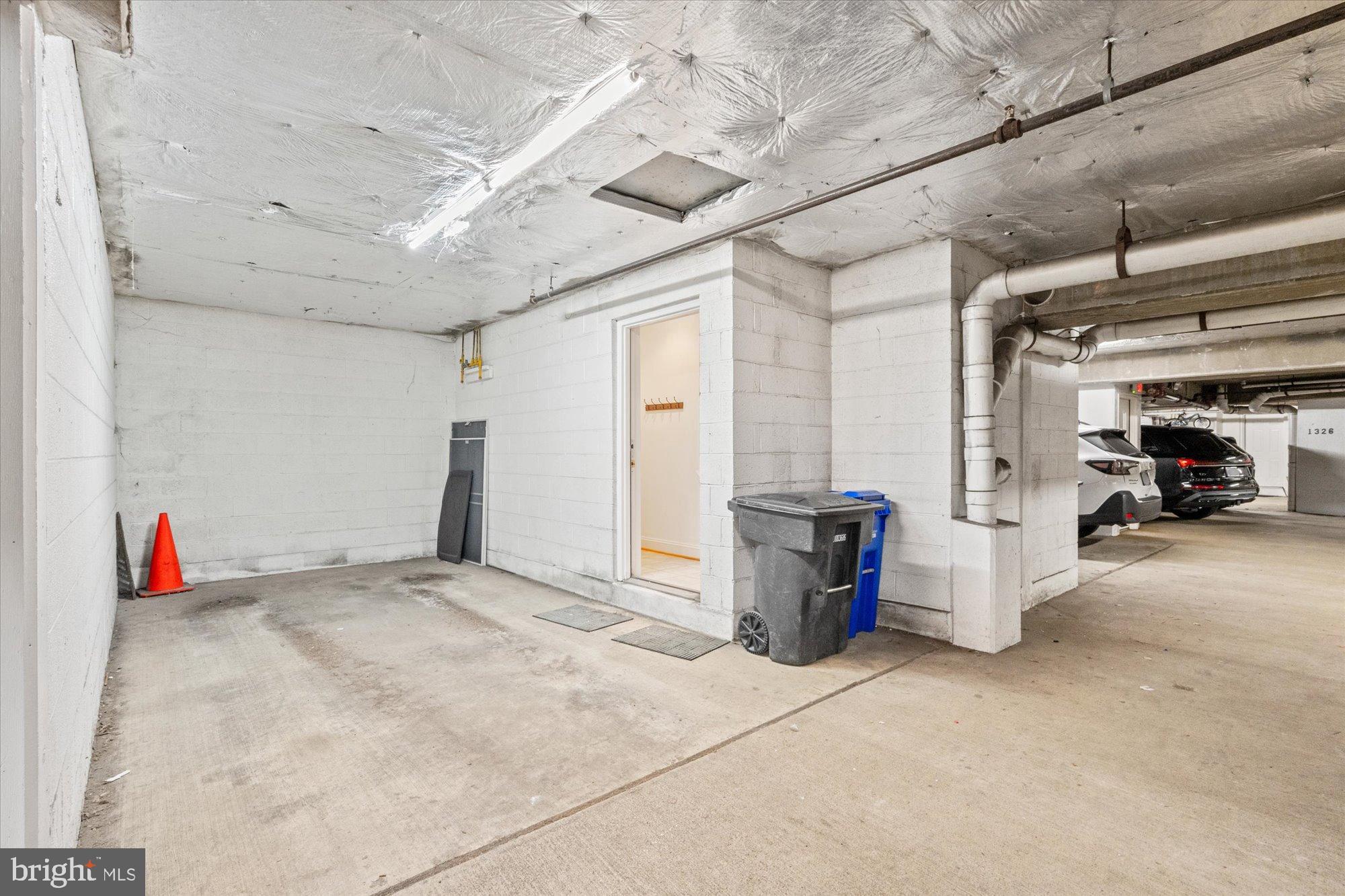 COURTHOUSE TRIANGLE - Residential Lease