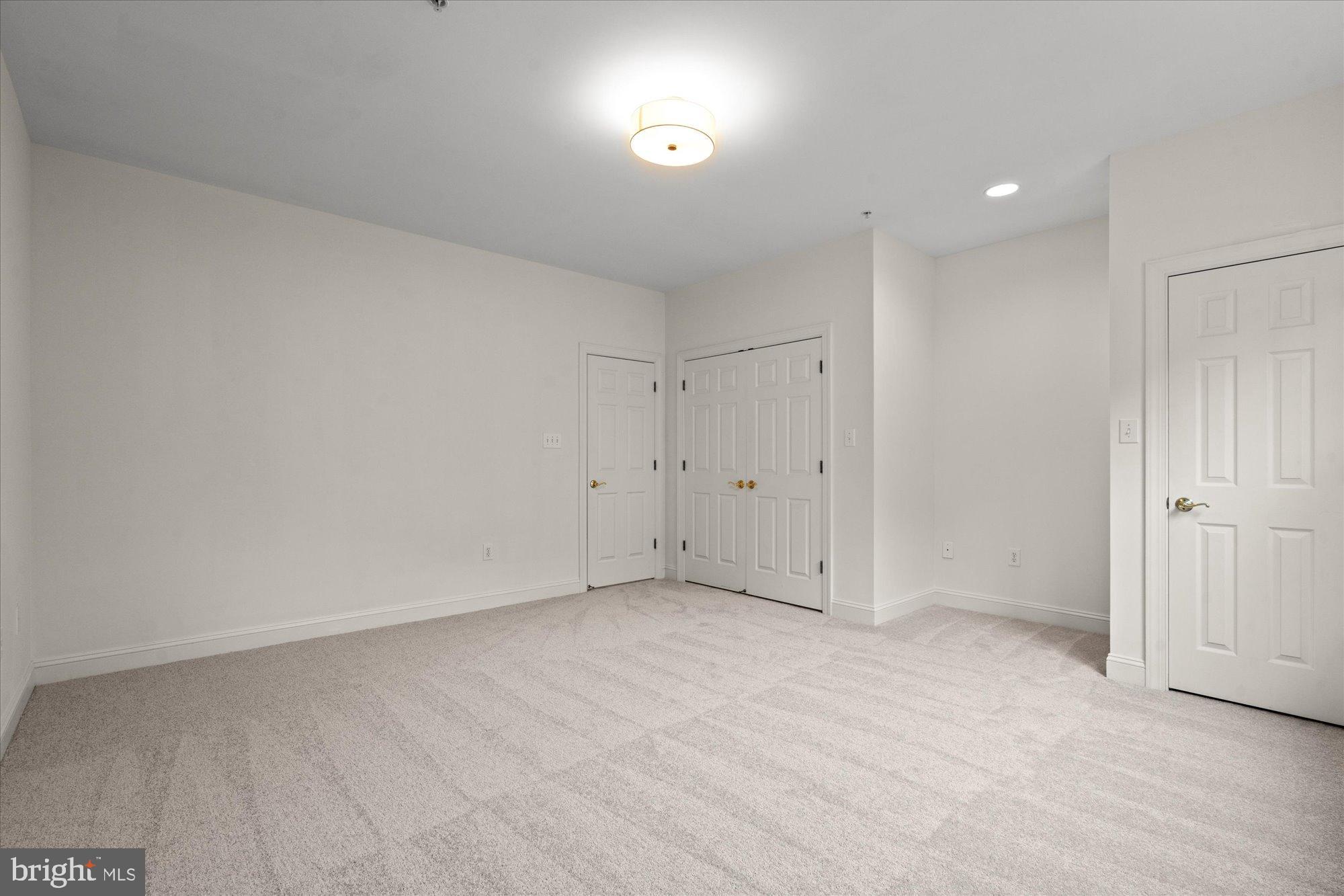 COURTHOUSE TRIANGLE - Residential Lease