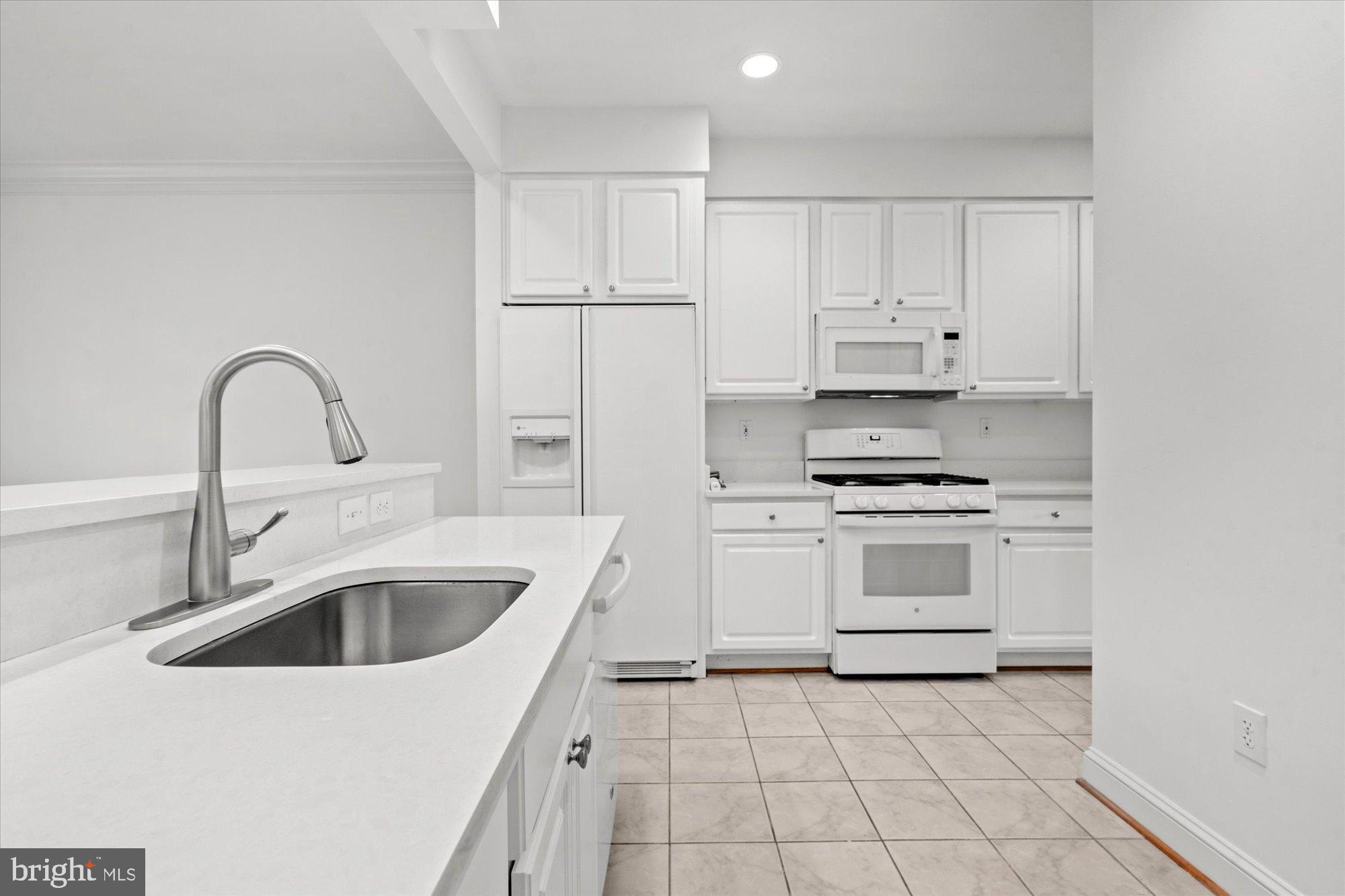 COURTHOUSE TRIANGLE - Residential Lease