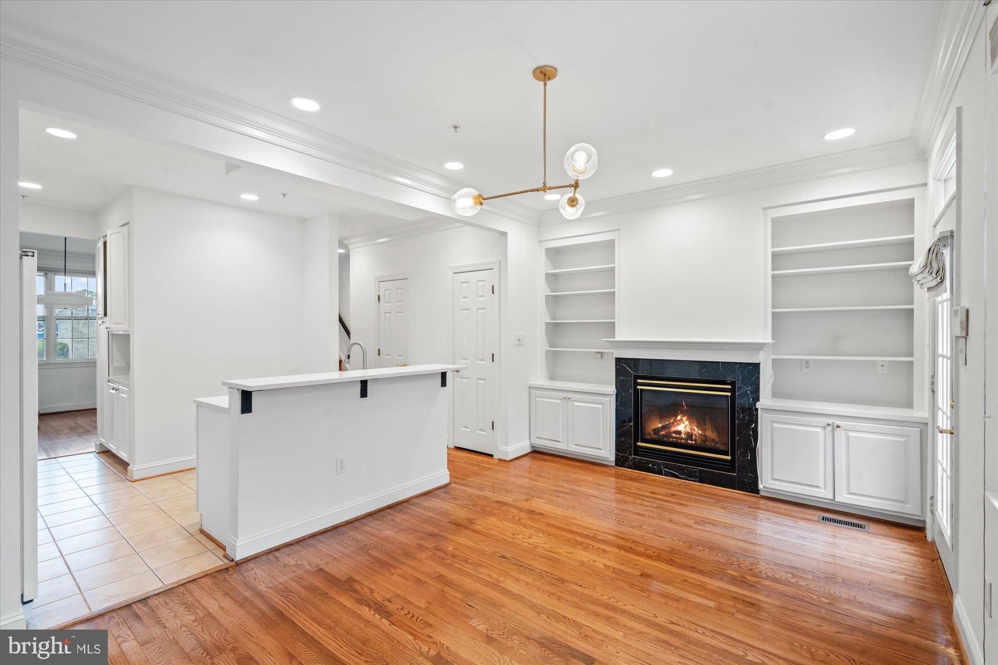 COURTHOUSE TRIANGLE - Residential Lease