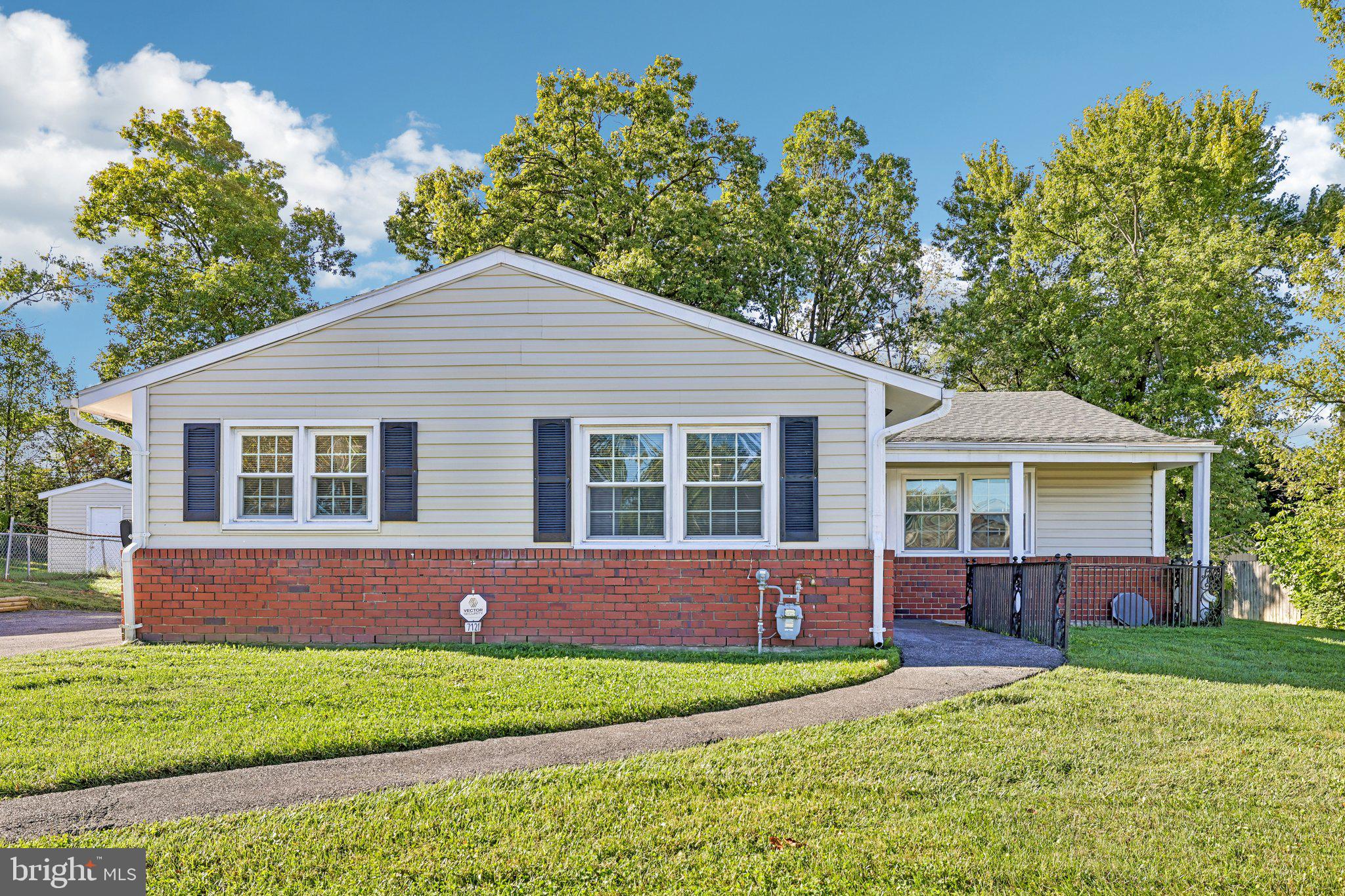 7121 CHAMBERLAIN ROAD