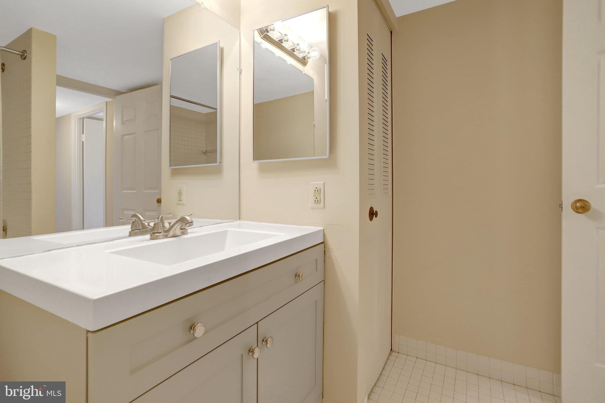 SKYLINE HOUSE - Residential Lease