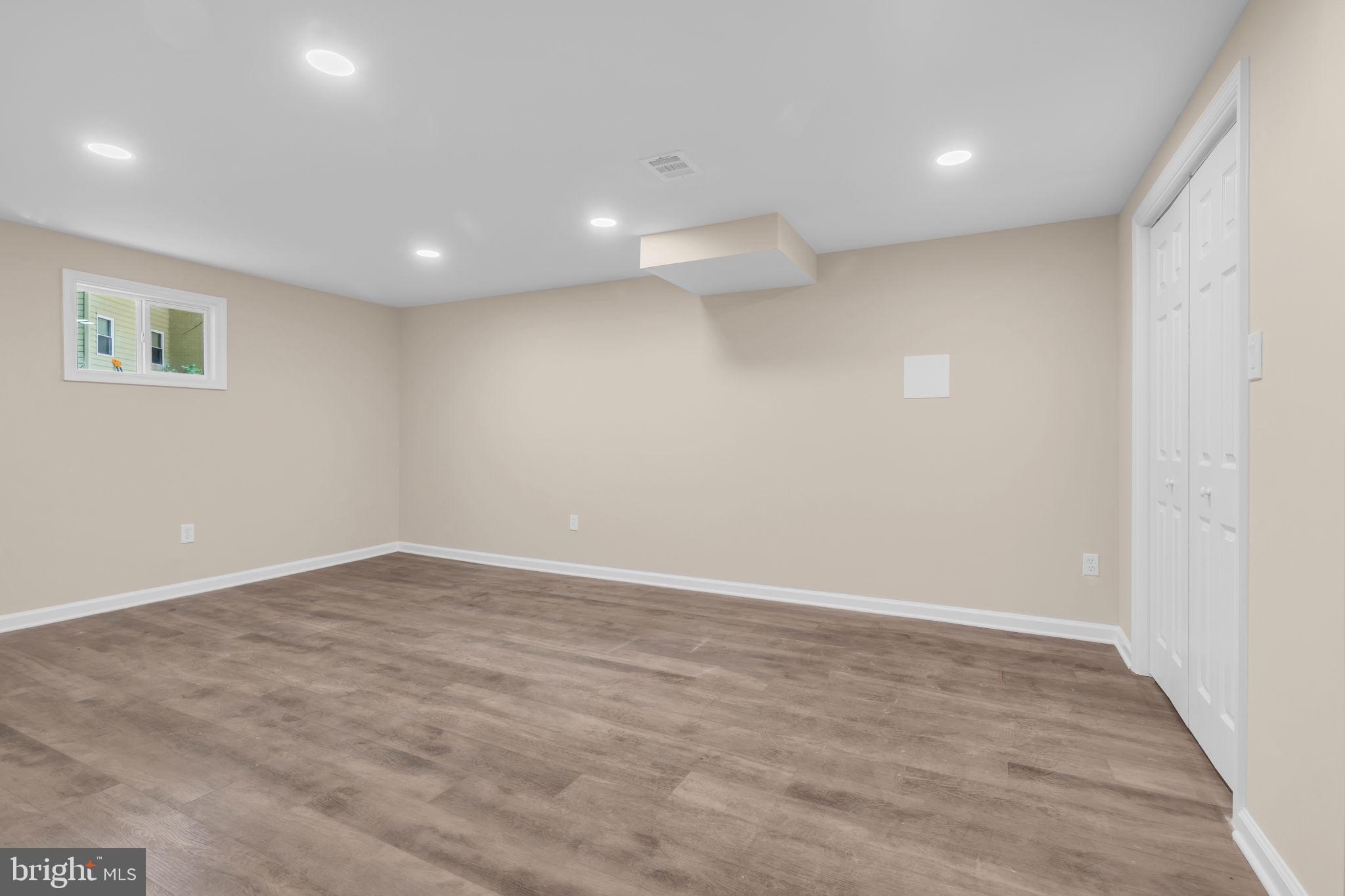 RIVER RIDGE - Residential