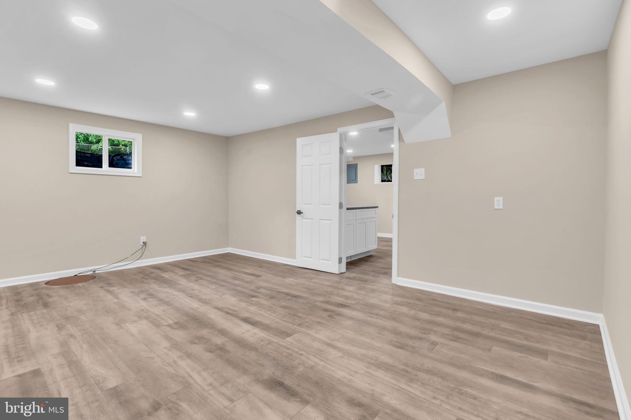 RIVER RIDGE - Residential