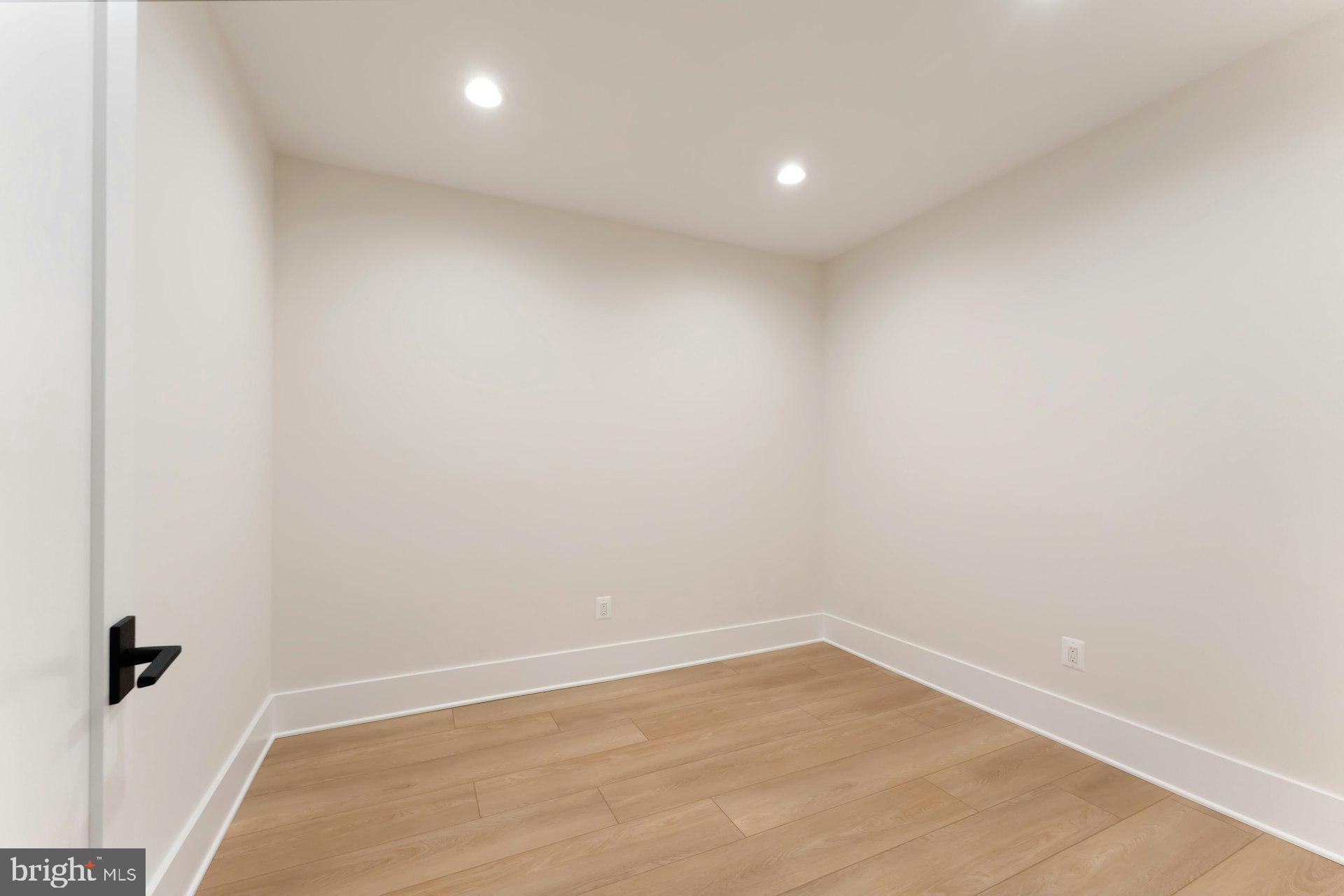 CLARENDON - Residential