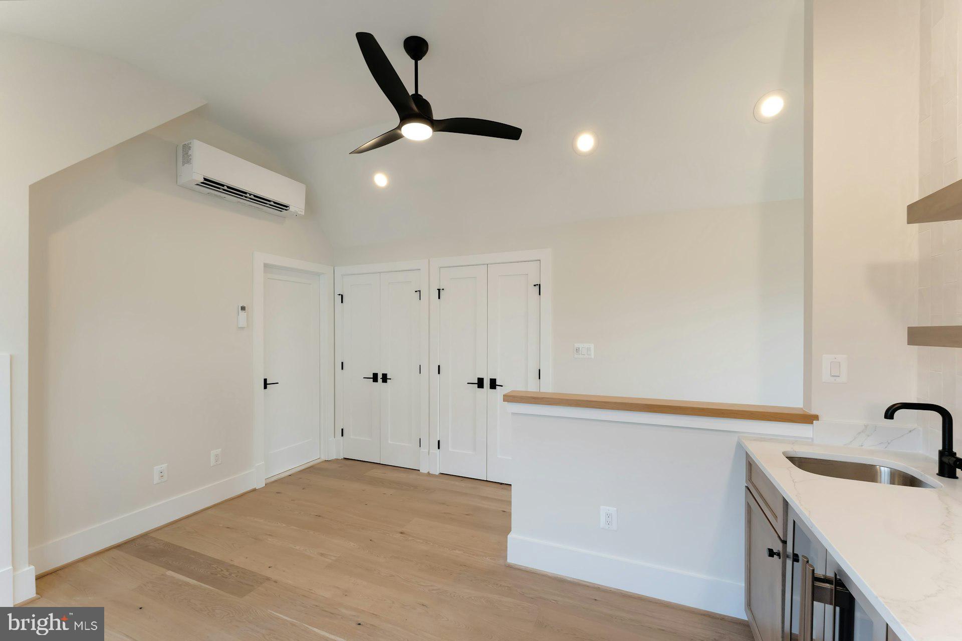 CLARENDON - Residential