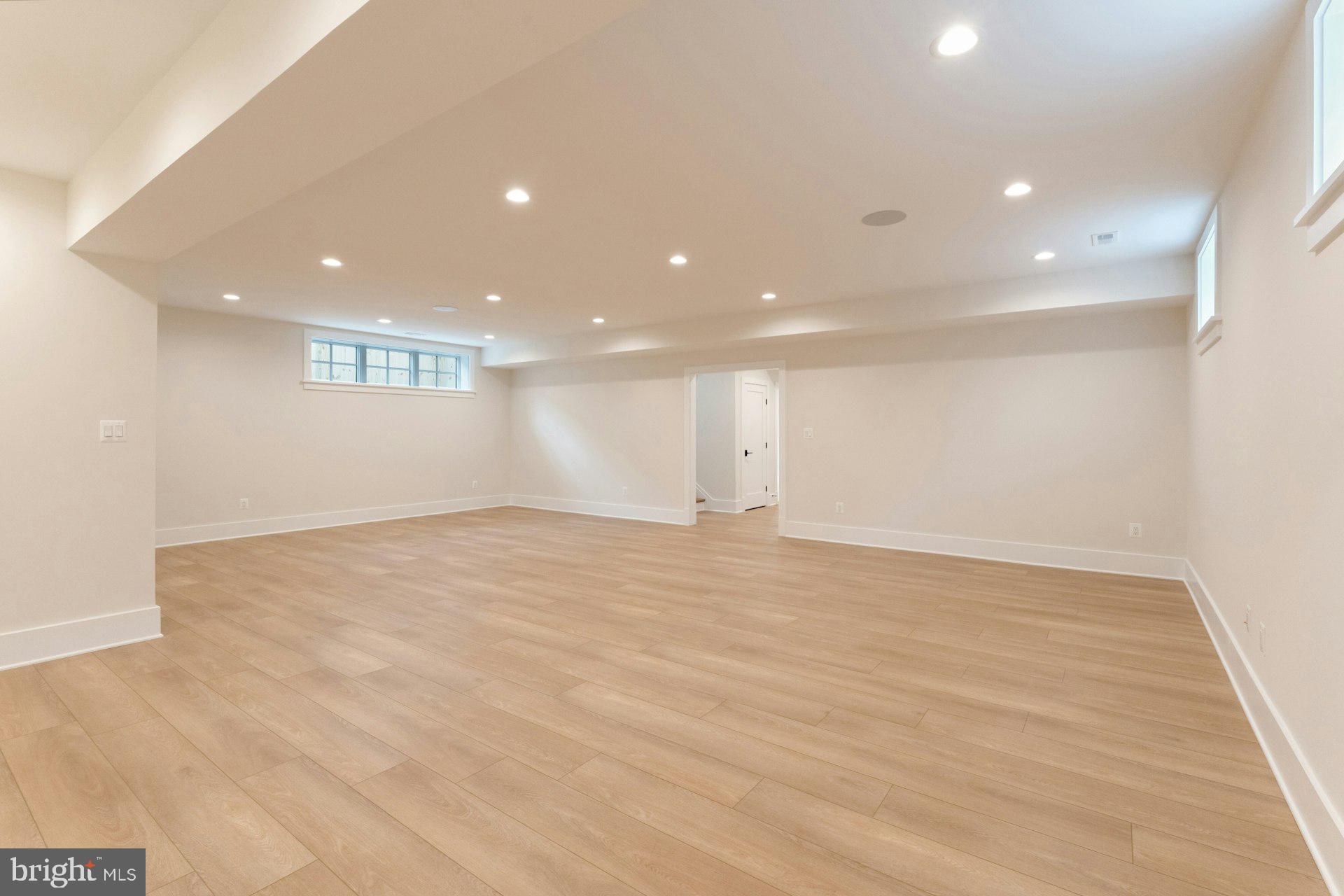 CLARENDON - Residential