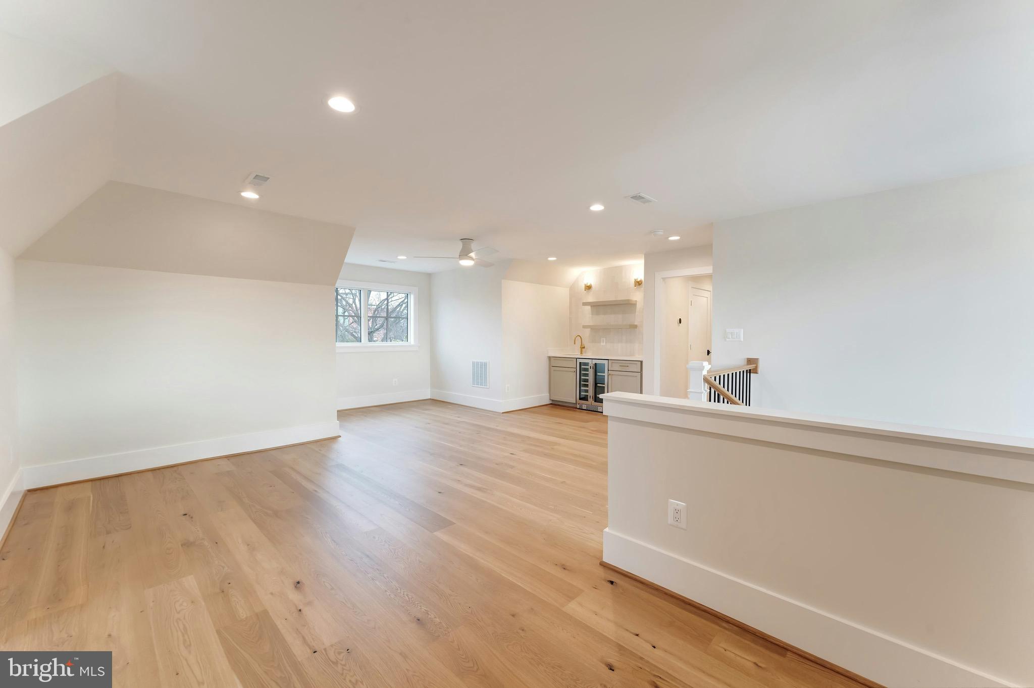 CLARENDON - Residential