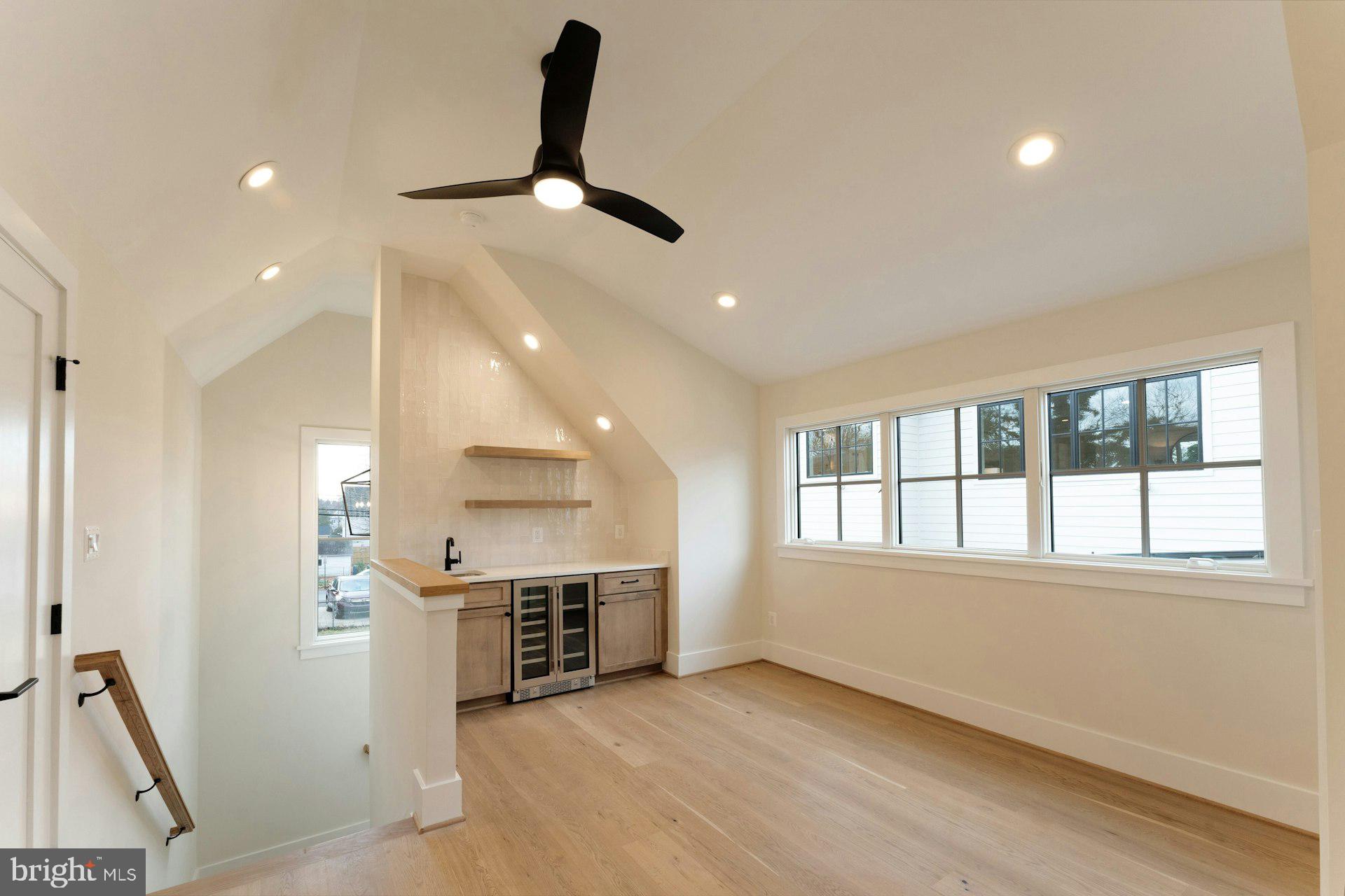 CLARENDON - Residential