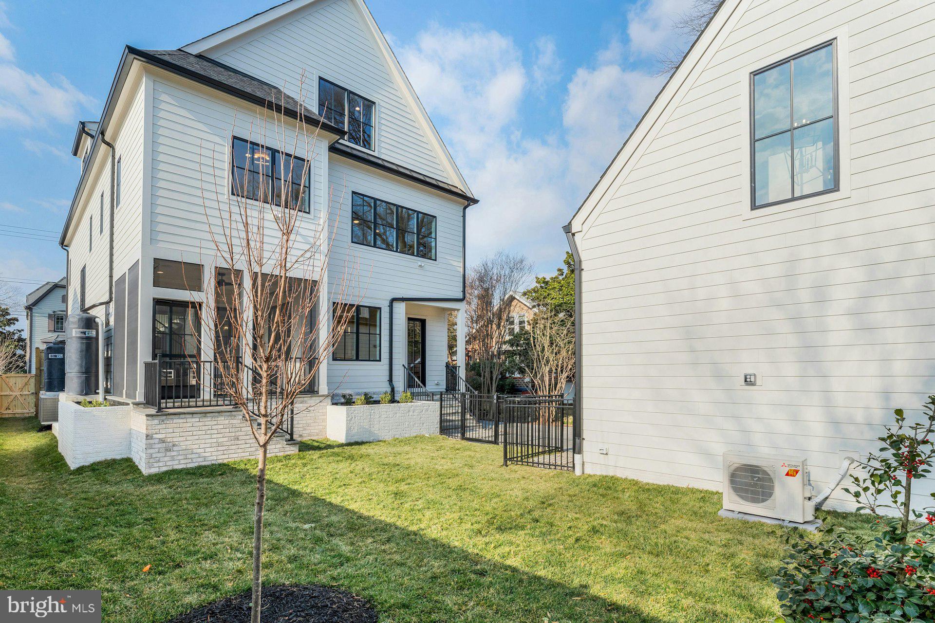 CLARENDON - Residential