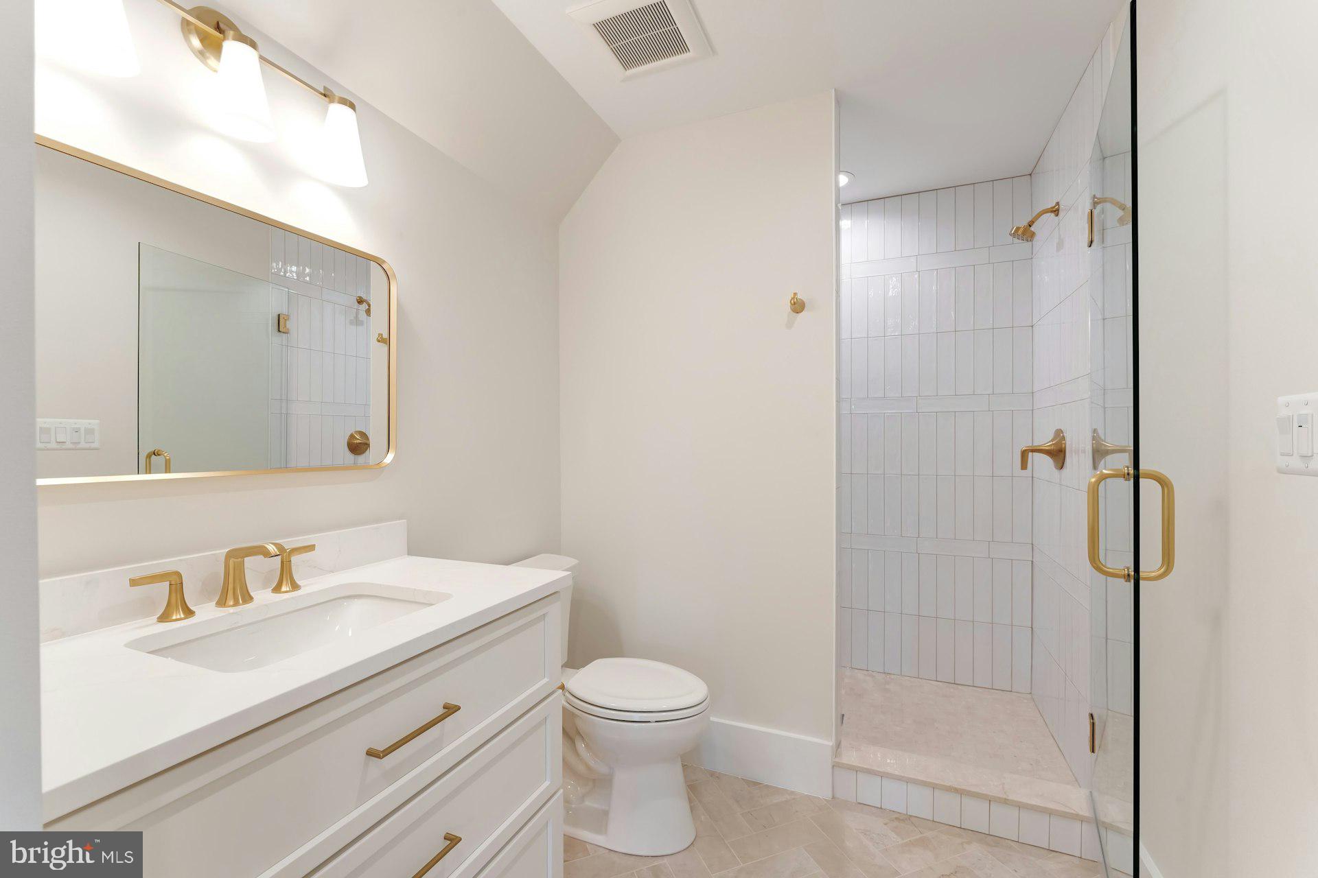 CLARENDON - Residential