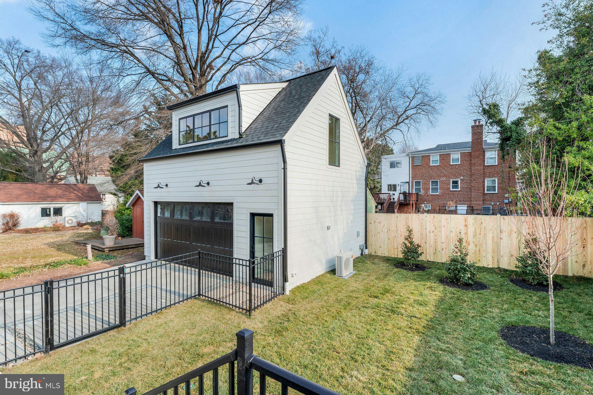 CLARENDON - Residential