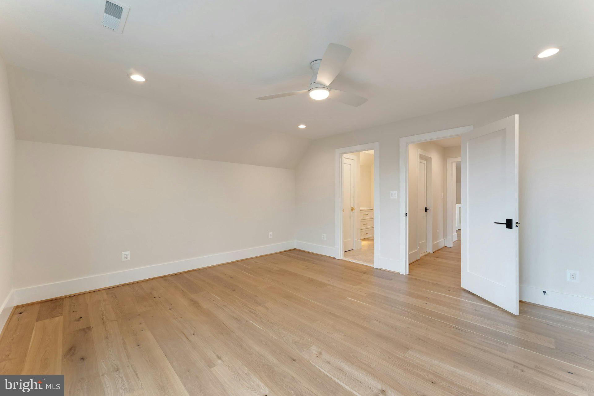 CLARENDON - Residential