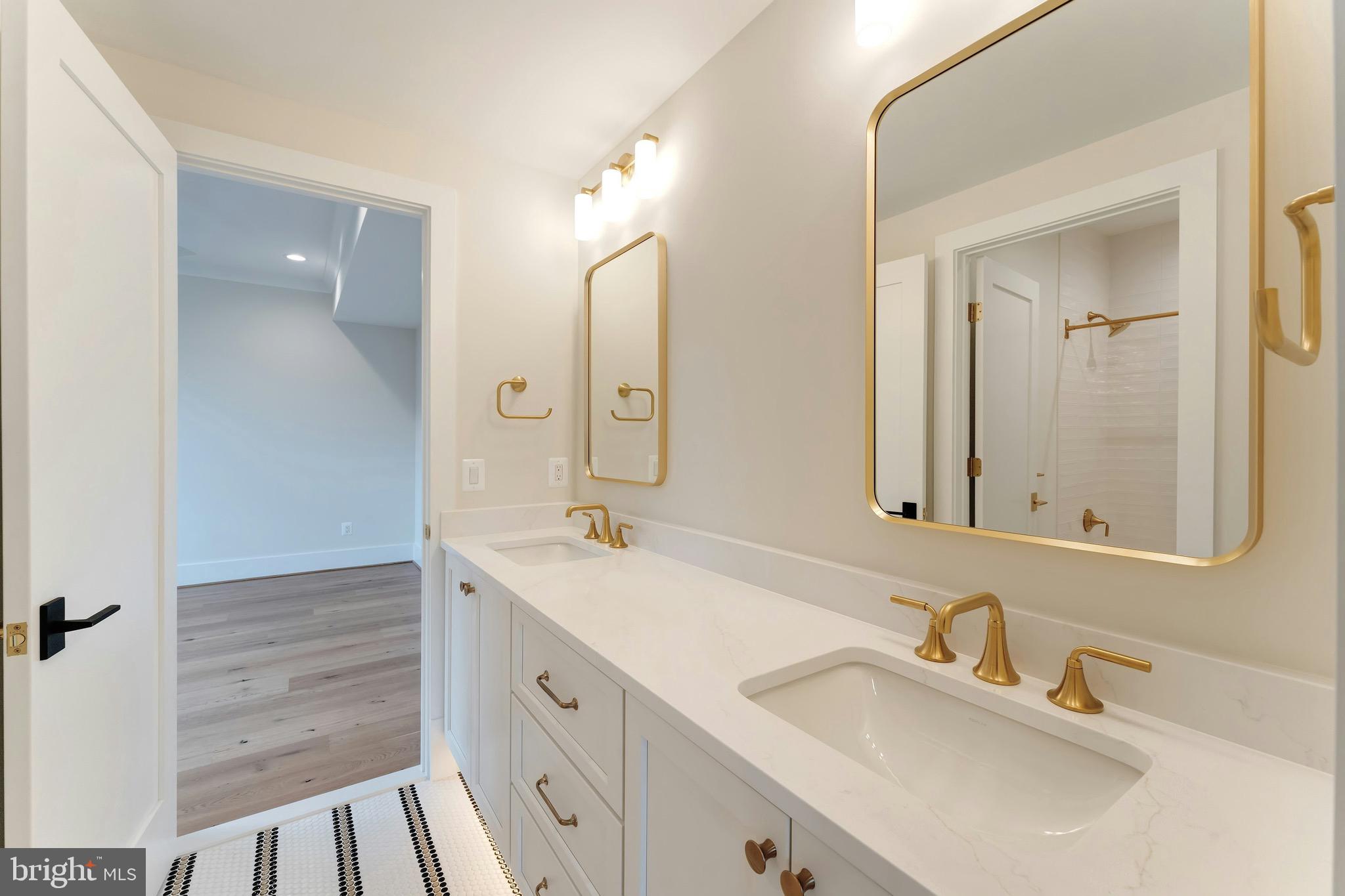 CLARENDON - Residential