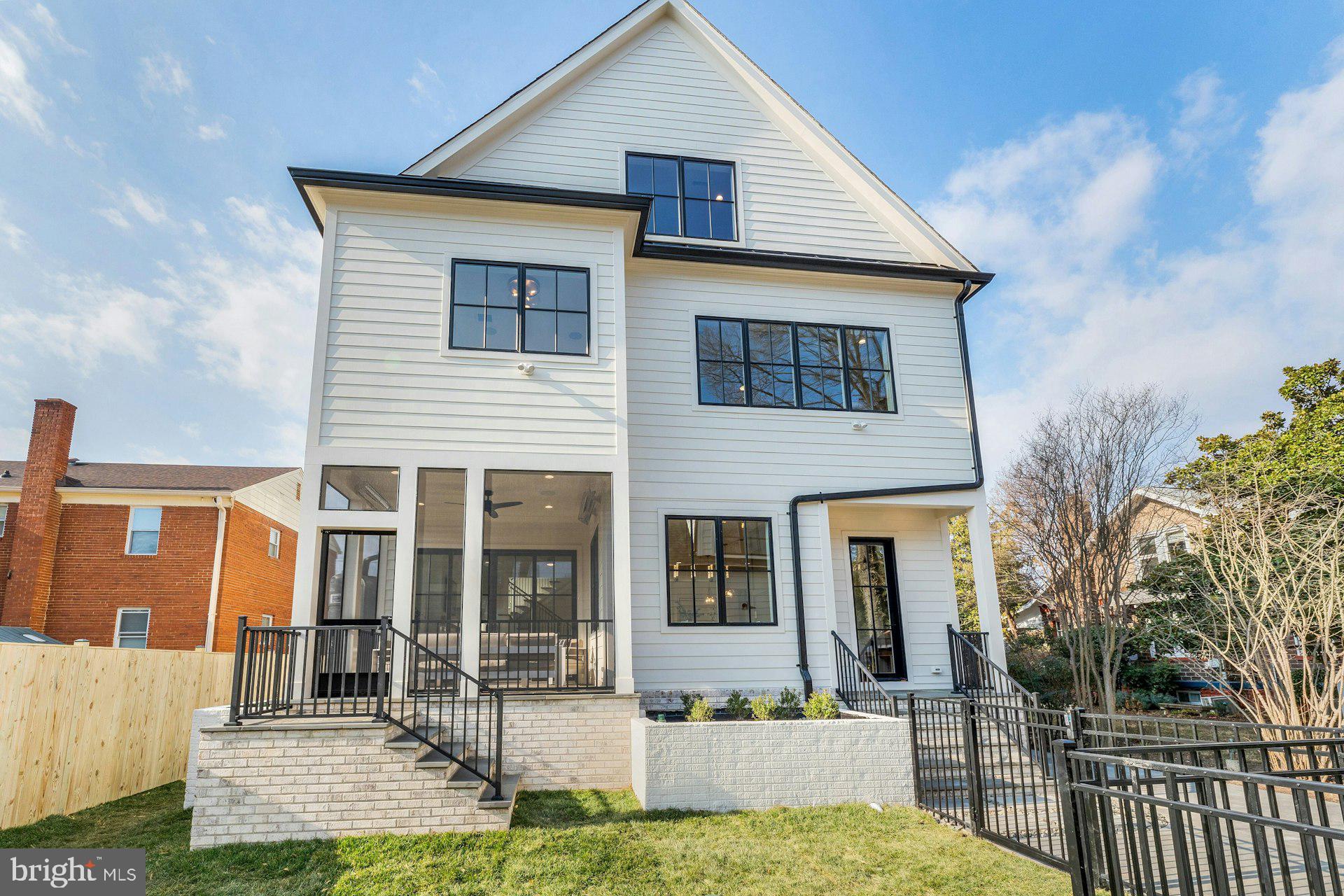 CLARENDON - Residential