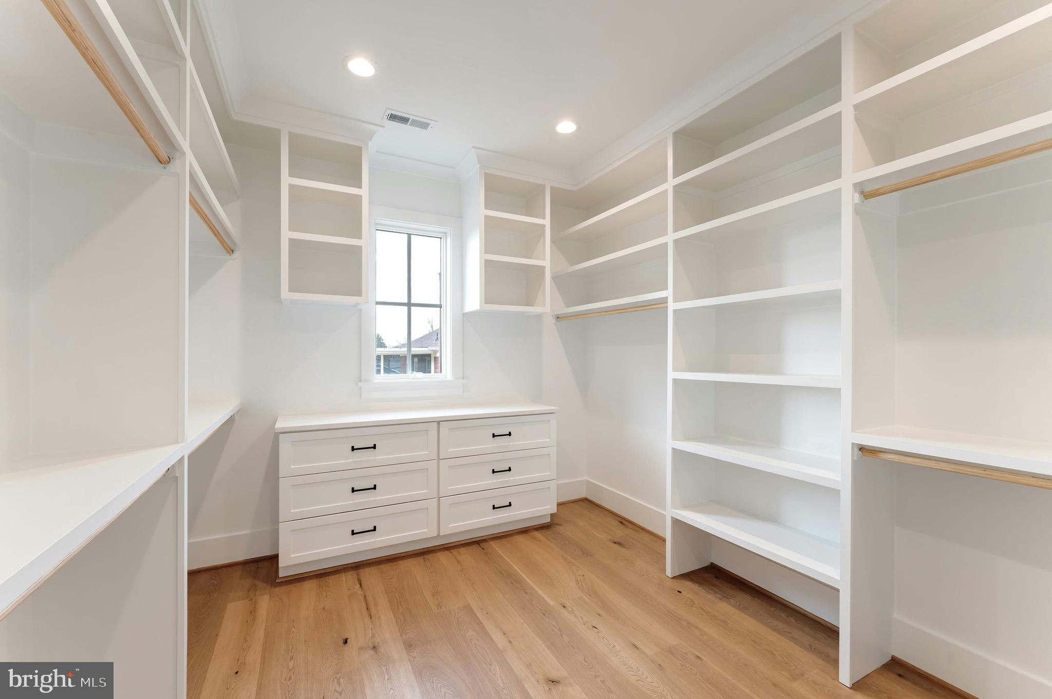 CLARENDON - Residential