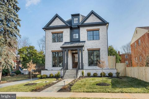 907 N HIGHLAND STREET ARLINGTON VA 22201