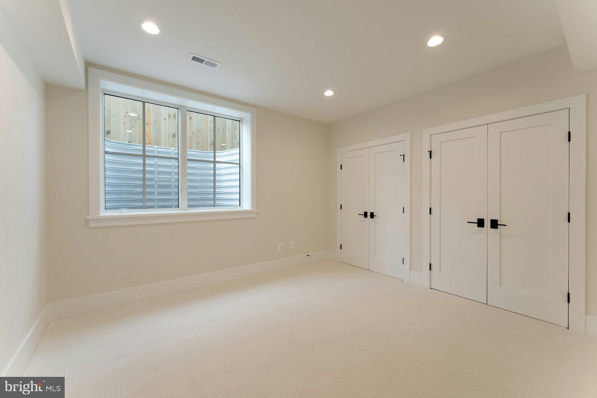 CLARENDON - Residential