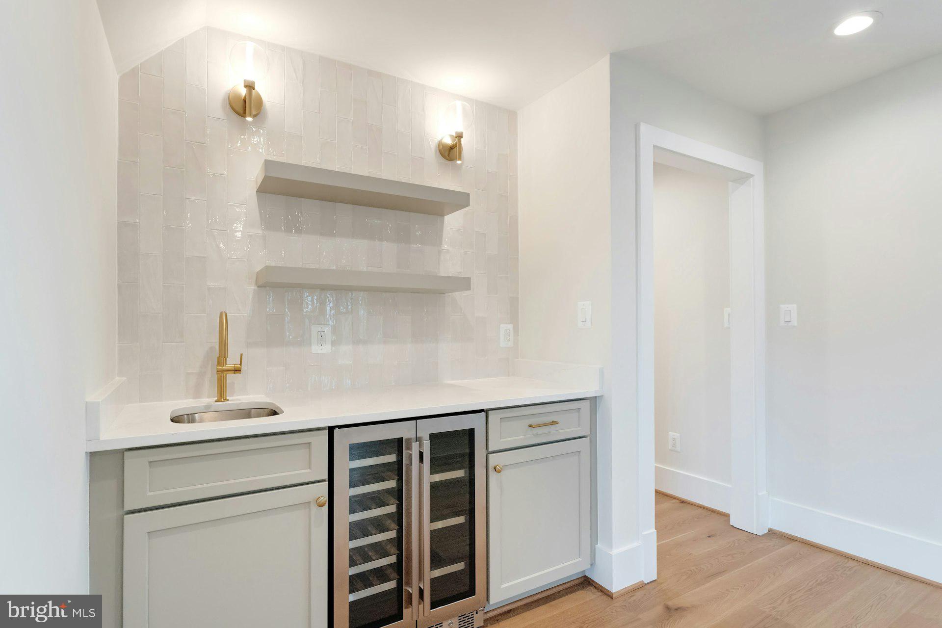 CLARENDON - Residential