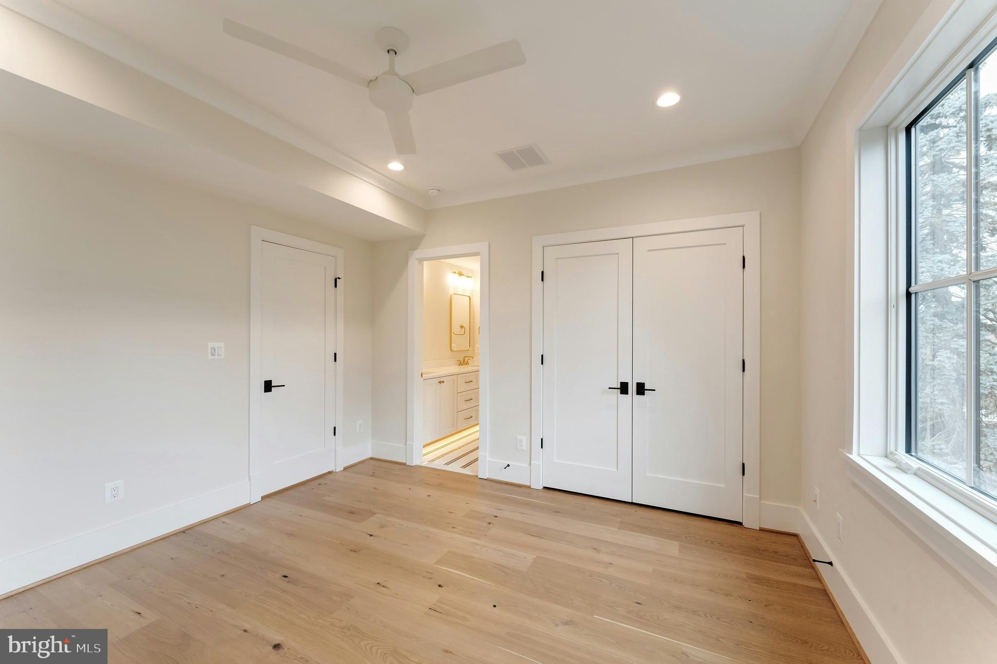 CLARENDON - Residential