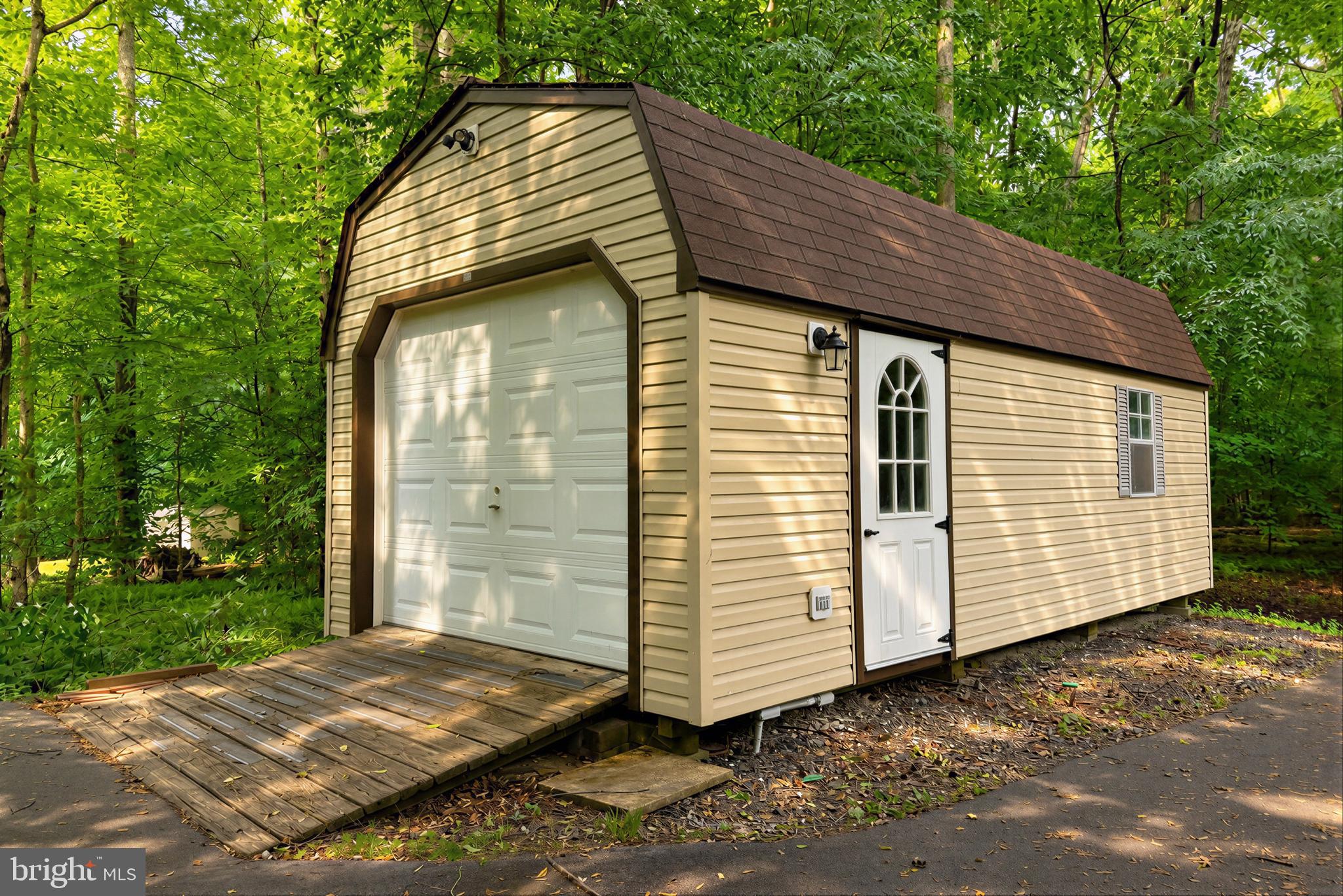 LAND O LAKES - Residential
