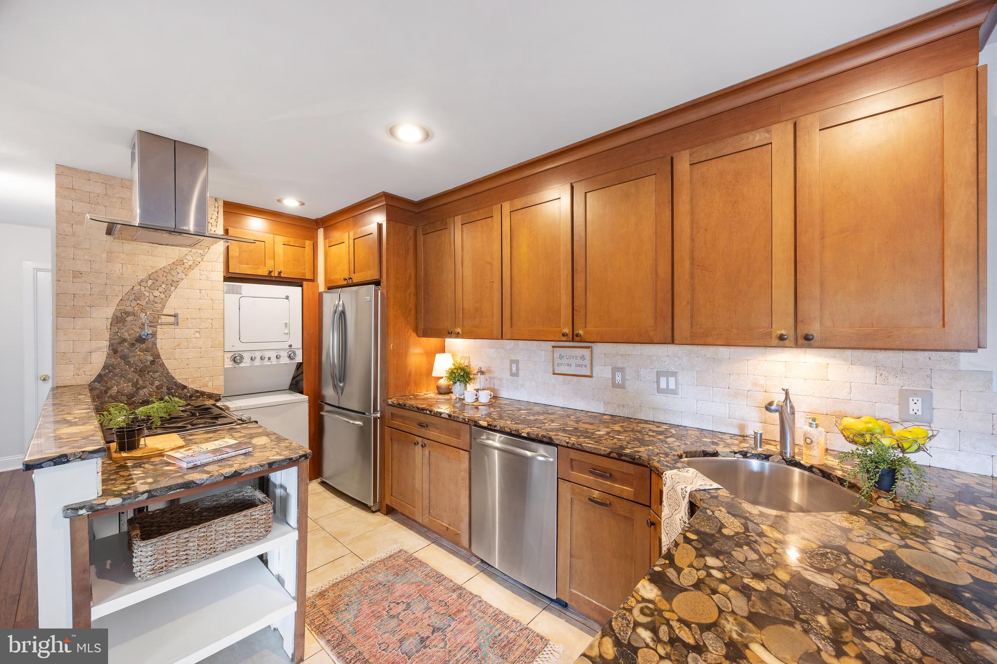 MARINERS COVE - Residential