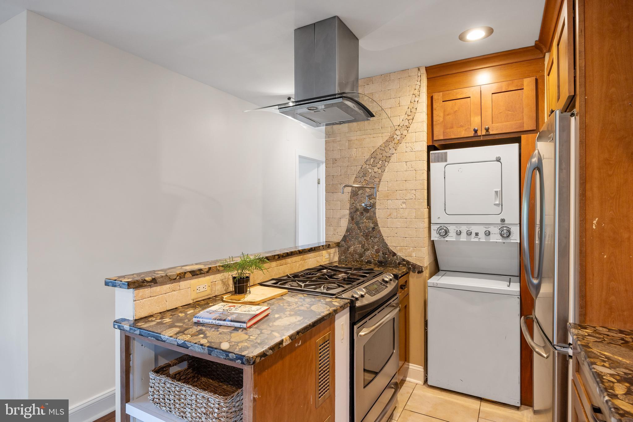 MARINERS COVE - Residential