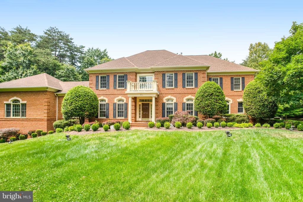 Photo of 8261 Roseland Drive, FAIRFAX STATION, VA 22039 (MLS # VAFX2320544)