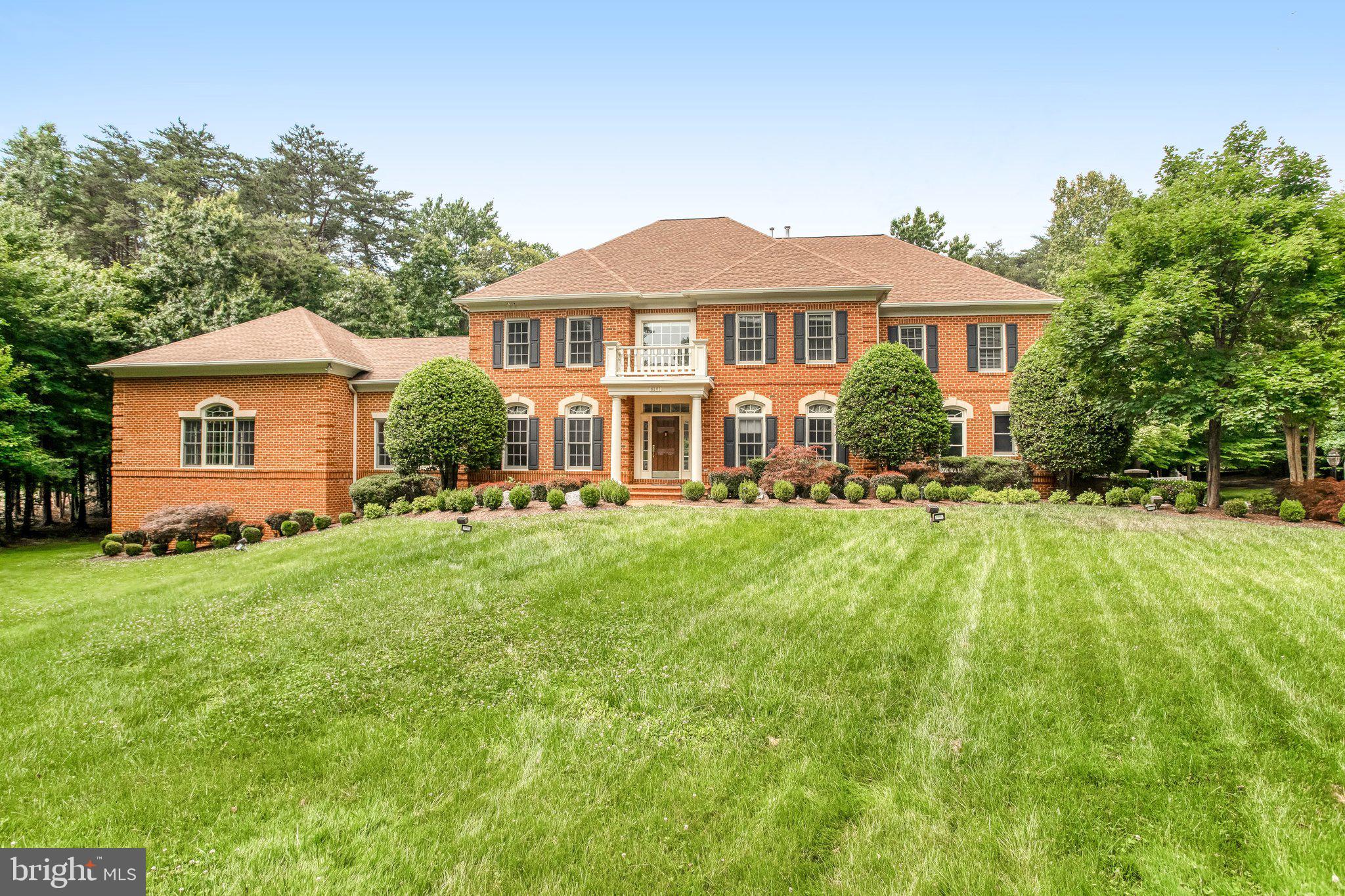 8261 ROSELAND DRIVE