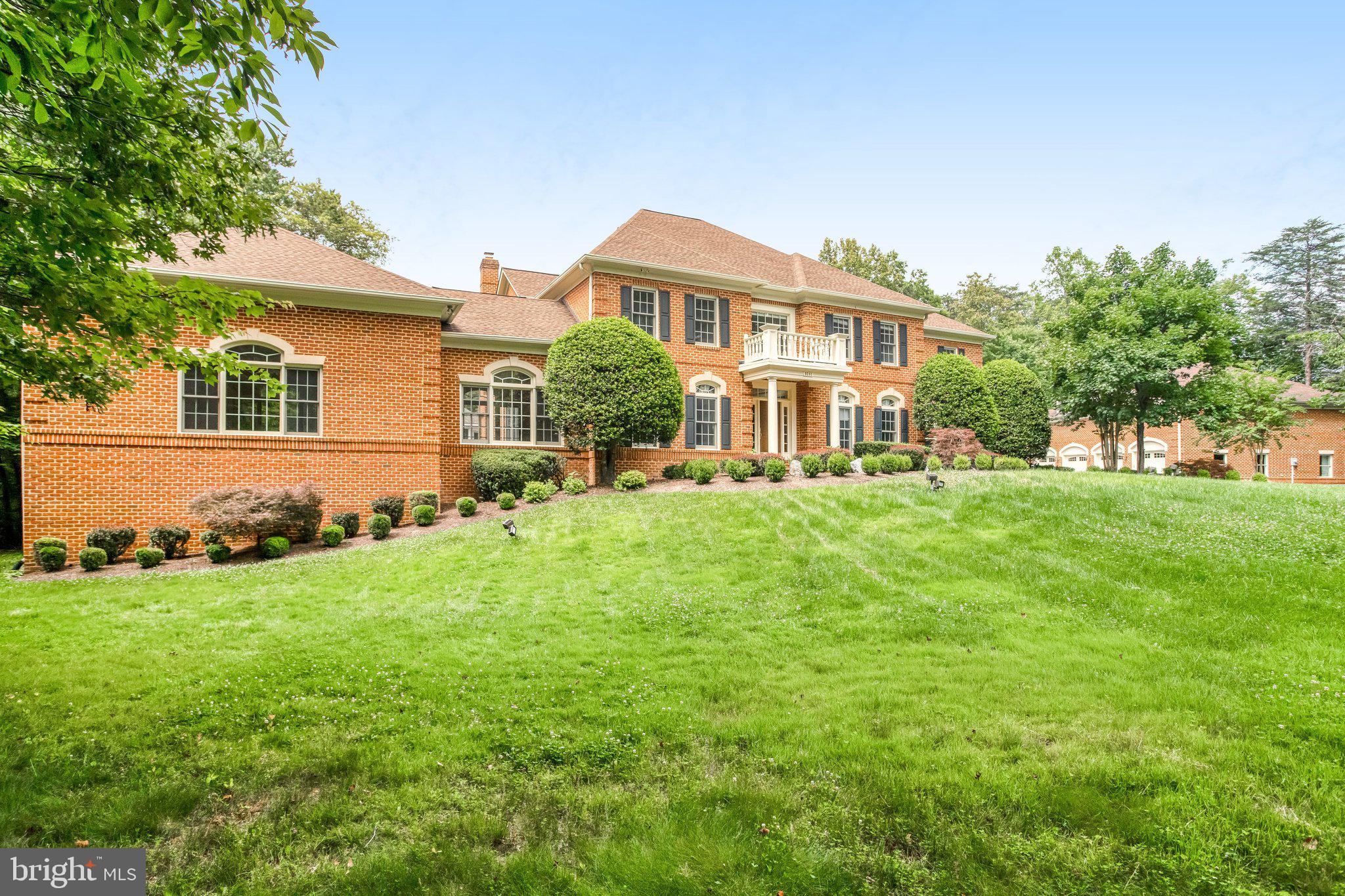 8261 ROSELAND DRIVE