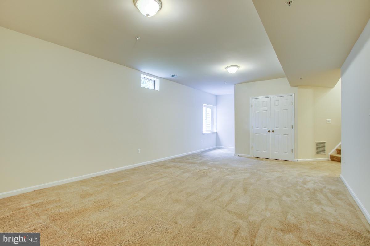 EAGLES POINTE - Residential