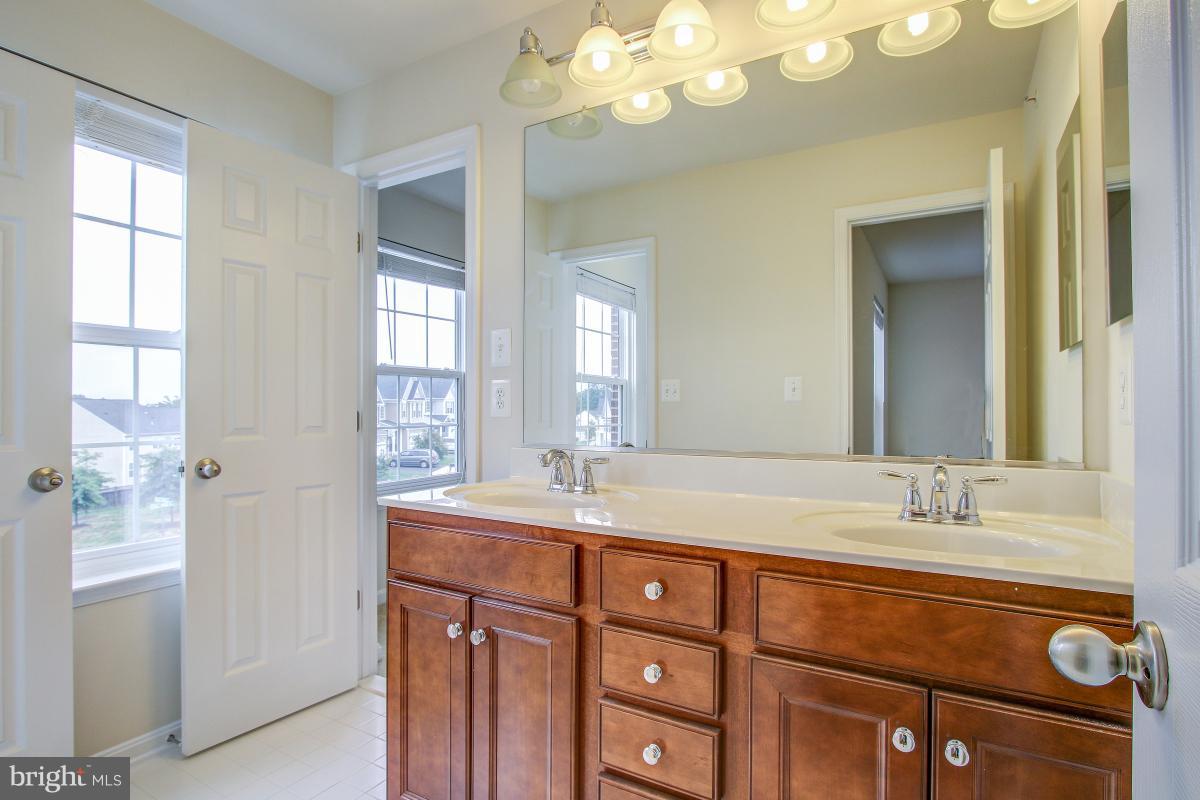 EAGLES POINTE - Residential