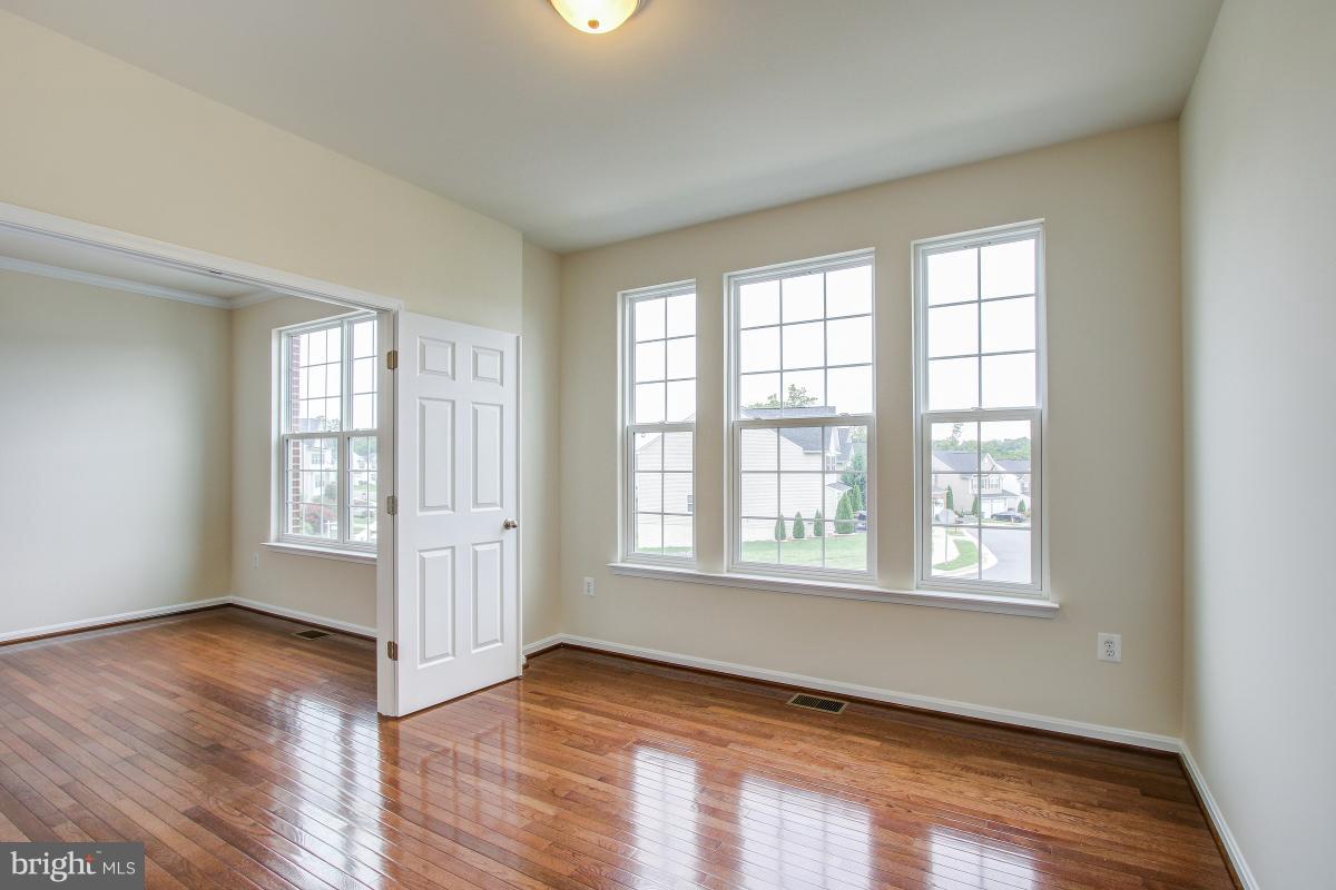 EAGLES POINTE - Residential