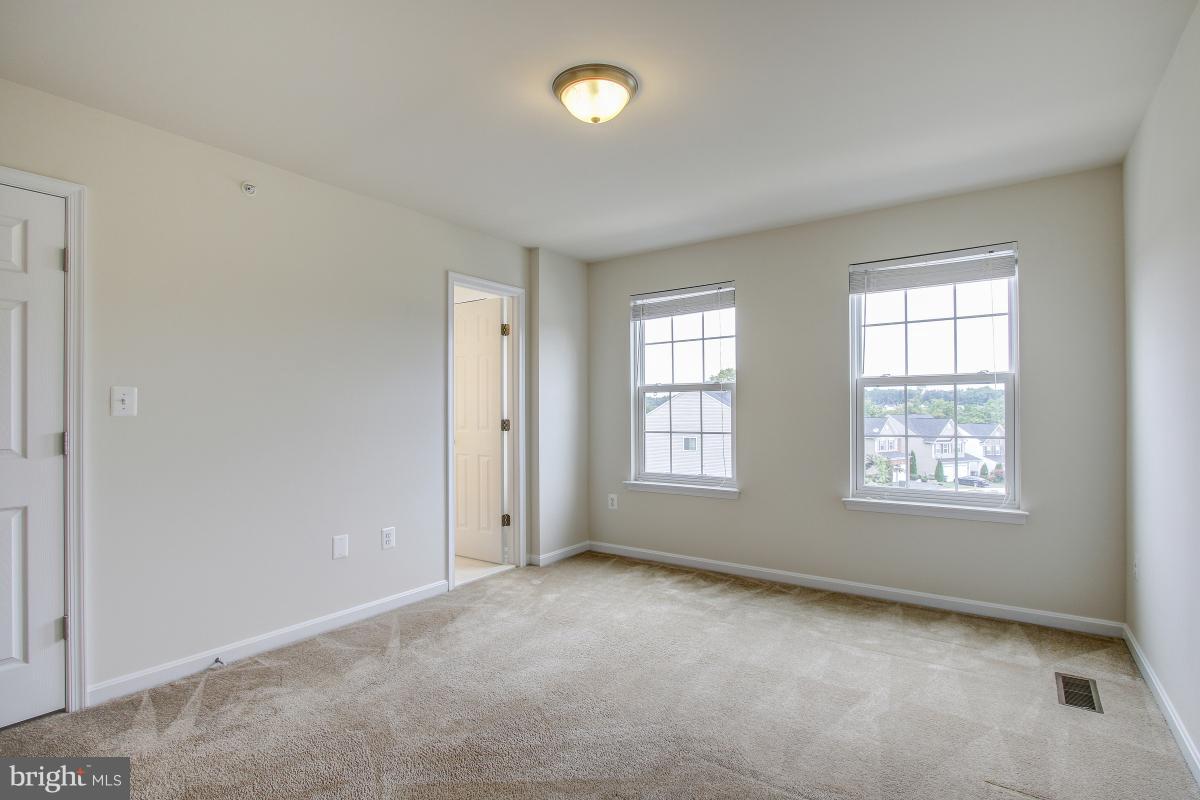 EAGLES POINTE - Residential