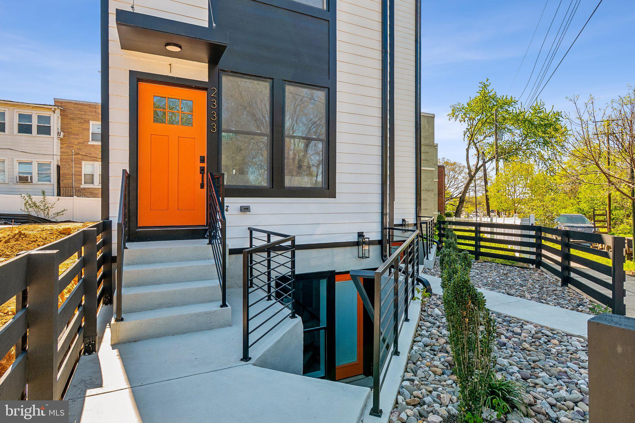 2333 FAIRLAWN AVENUE SE 2