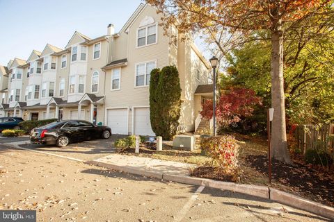 Townhouse For Sale - 7706 Juniper Lane<br/> PALMYRA, NJ 08065