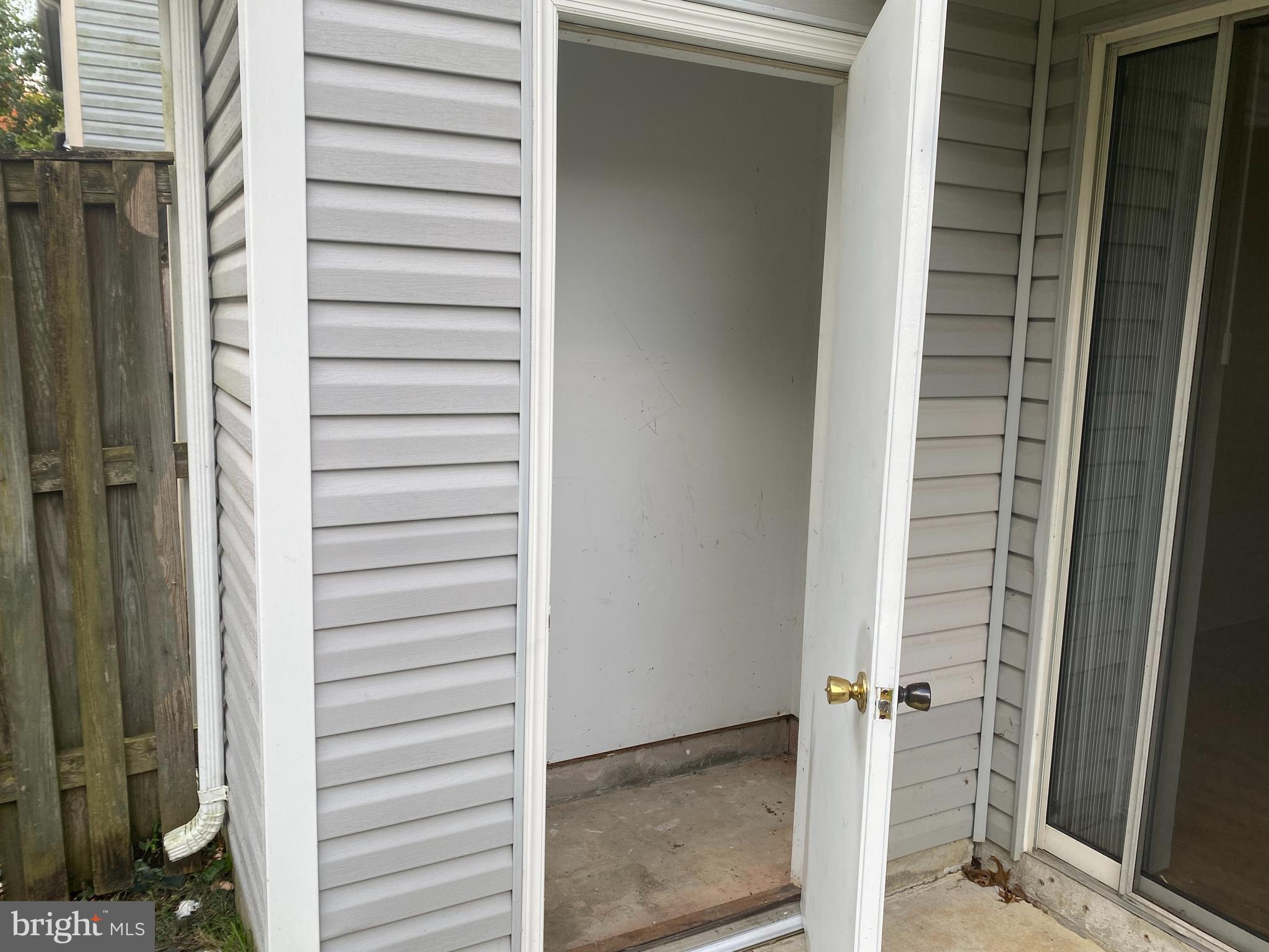 TANGLEWOOD TOWNHOMES SUB - Residential Lease