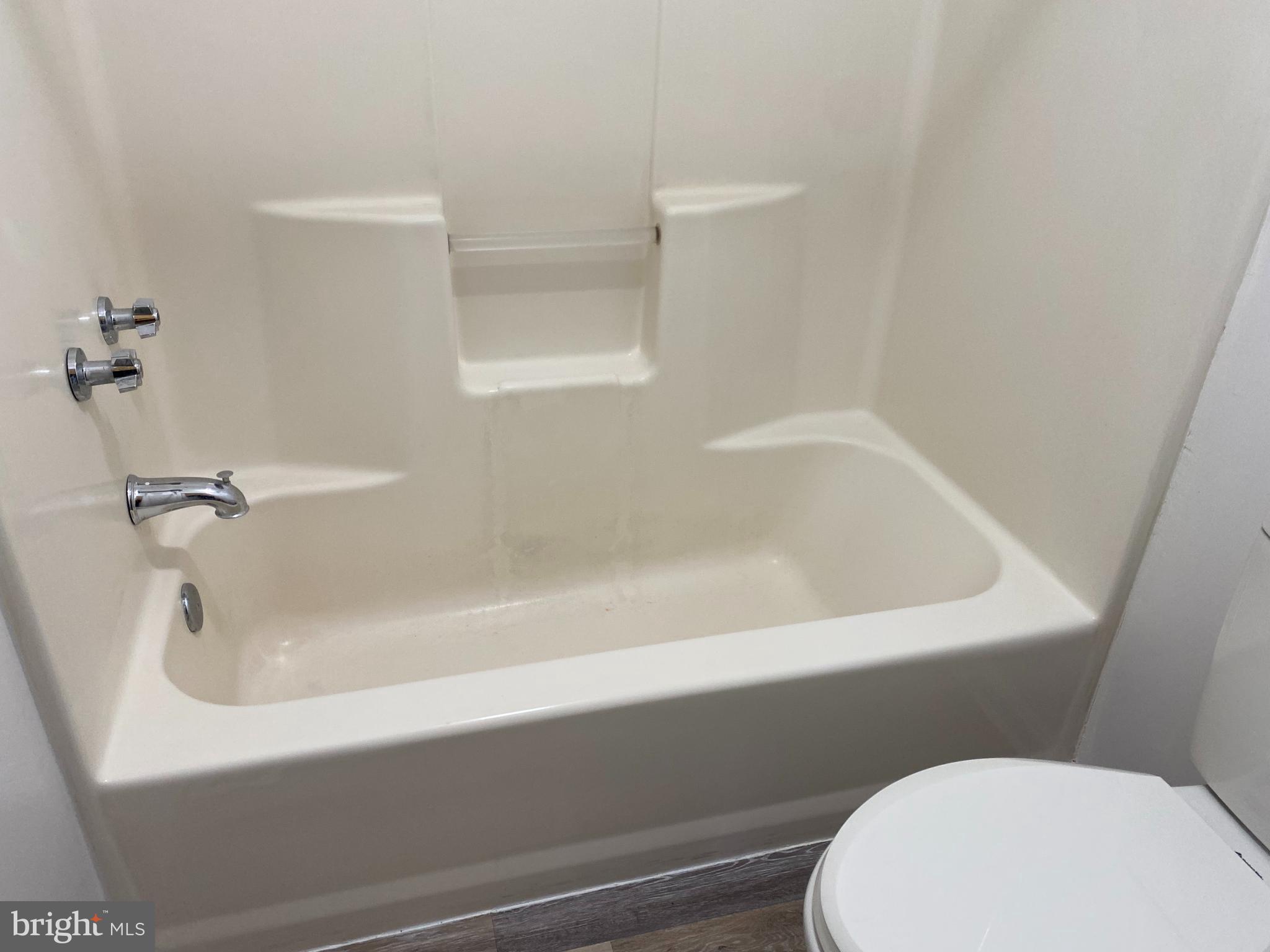 TANGLEWOOD TOWNHOMES SUB - Residential Lease