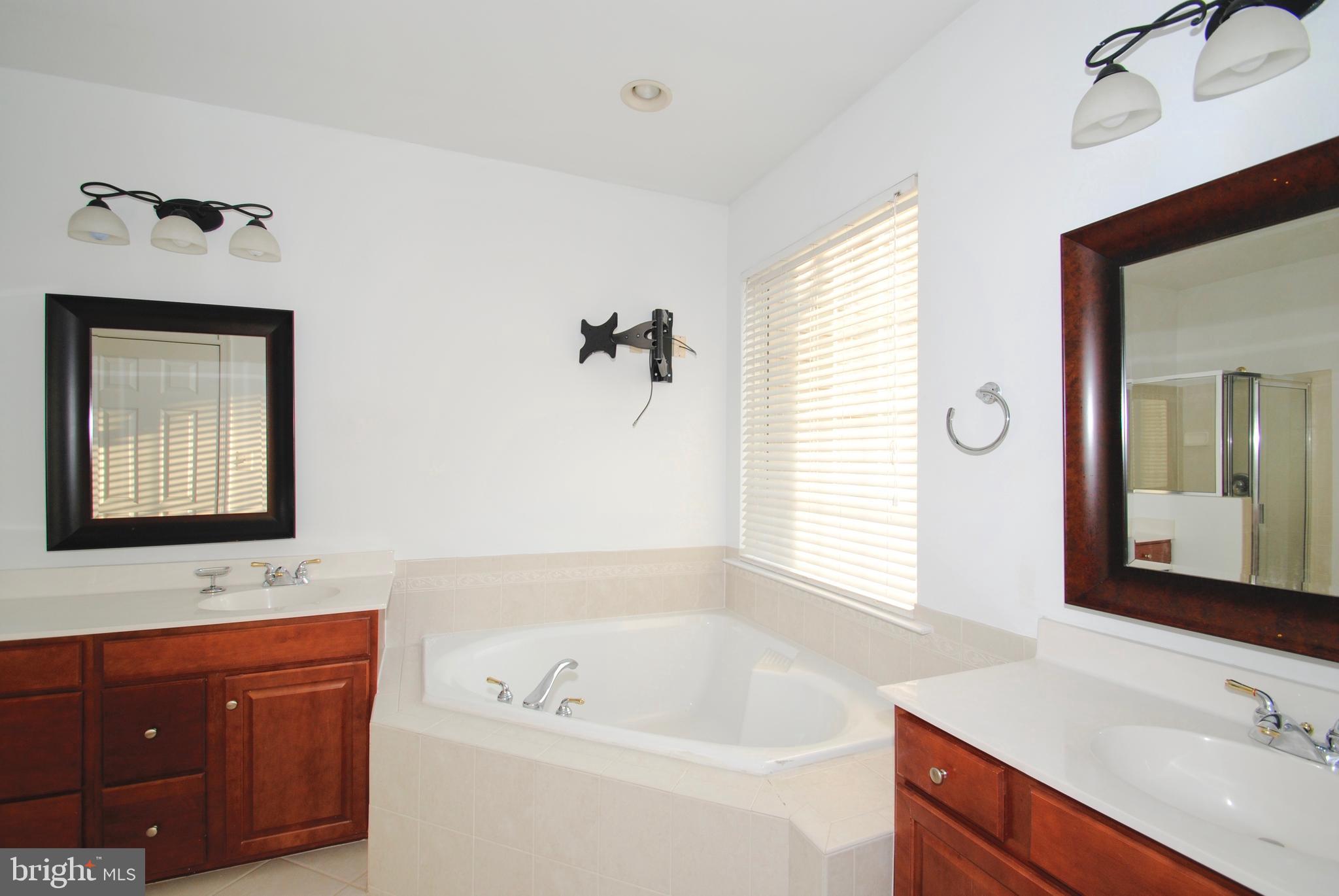 SOUTH RIVER - Residential Lease